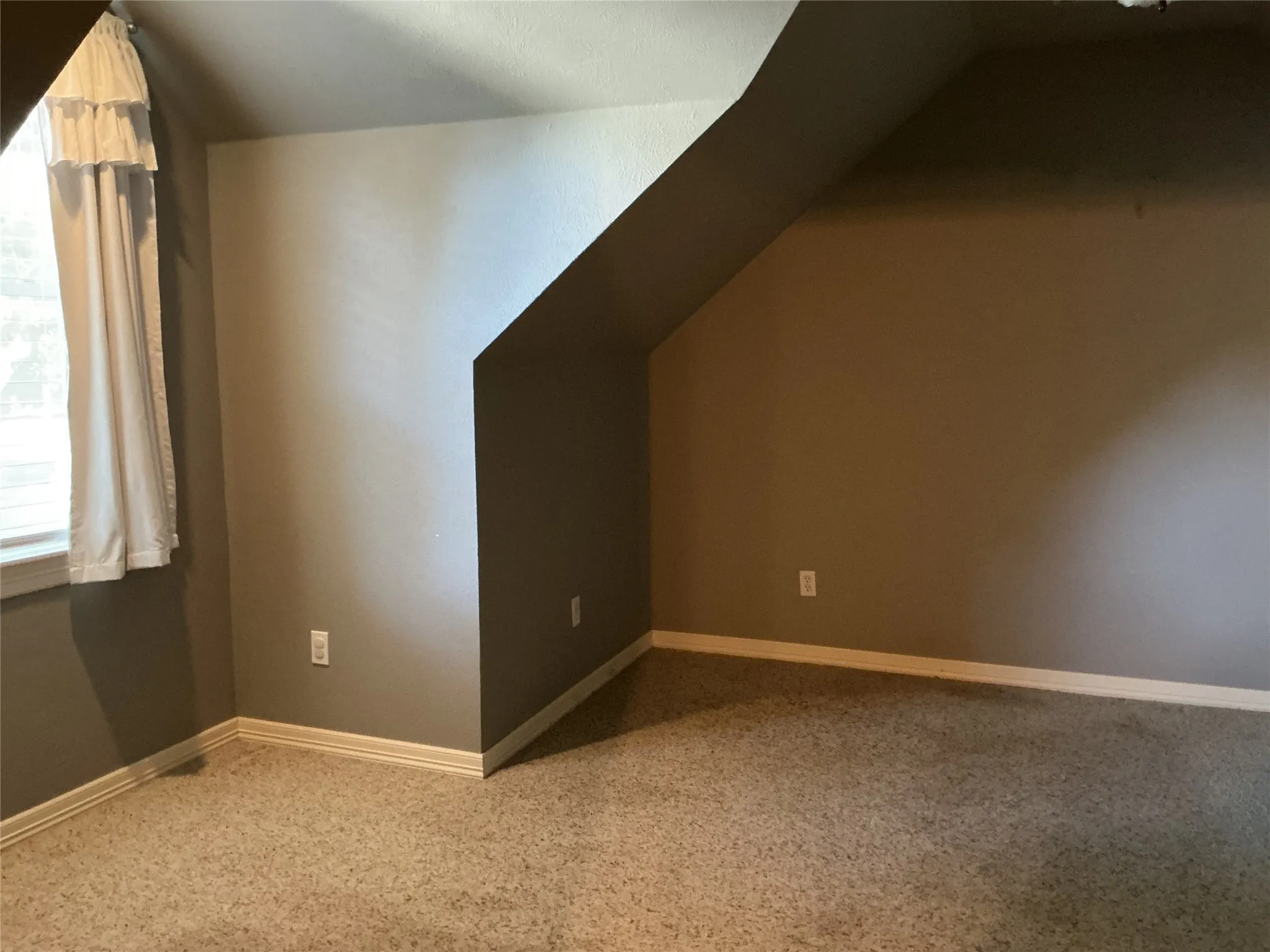 Single Family Residence For Sale in Navarro County , 1720 Sycamore Avenue, Corsicana, Texas 75110, 4 Bedroom, 3 Bathroom, 2 Garage spaces, 2,810 Sqft, built in 1940, mls#21368390, Real Estate Agent in Corsicana, Homes For Sale in Navarro county, Homes For Sale in Corsicana, Realtor in Corsicana Texas, Real Estate Brokerage Independent Realty Texas, Luminita Cordes Realtor
