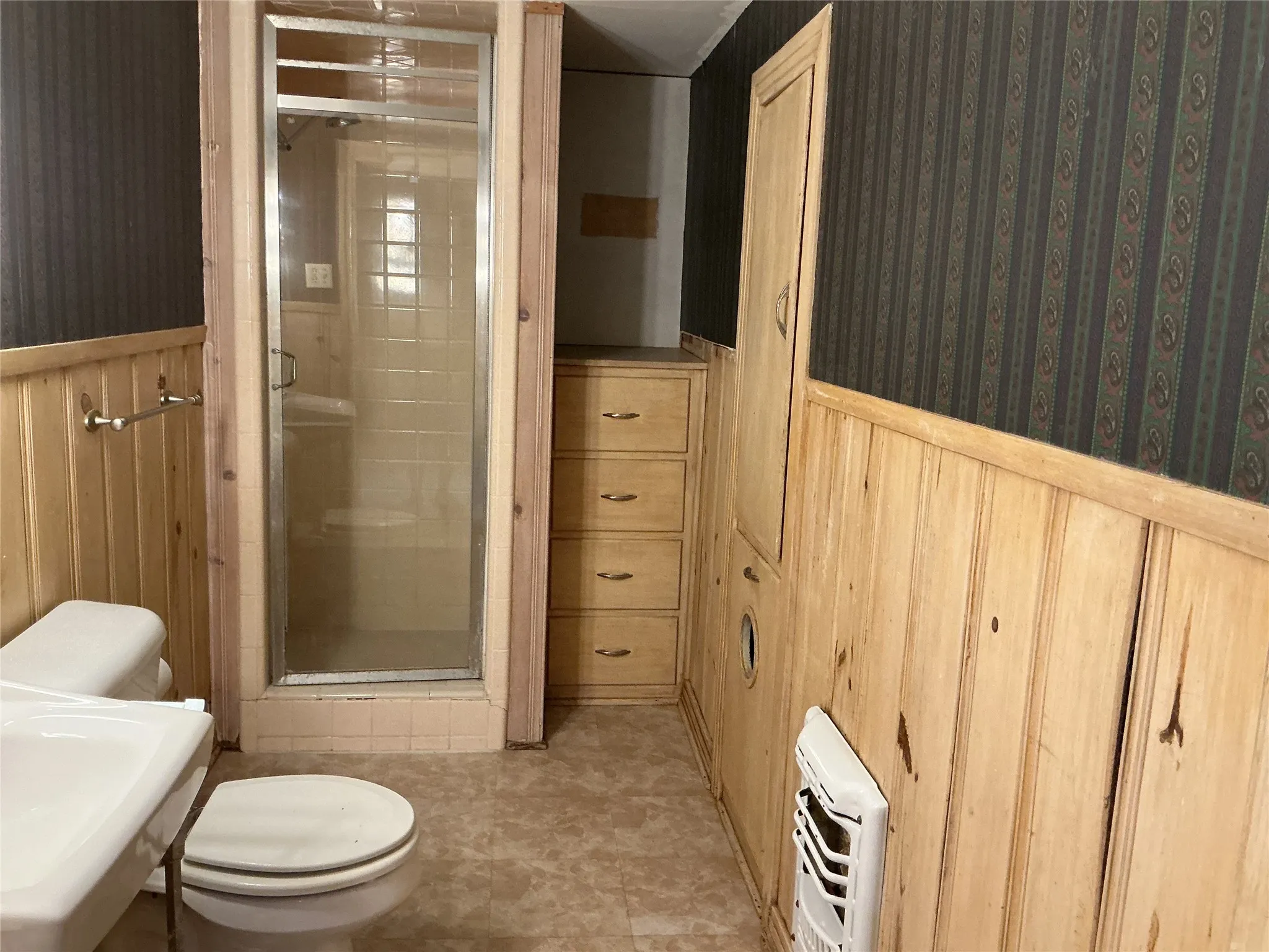 2nd floor Bath
