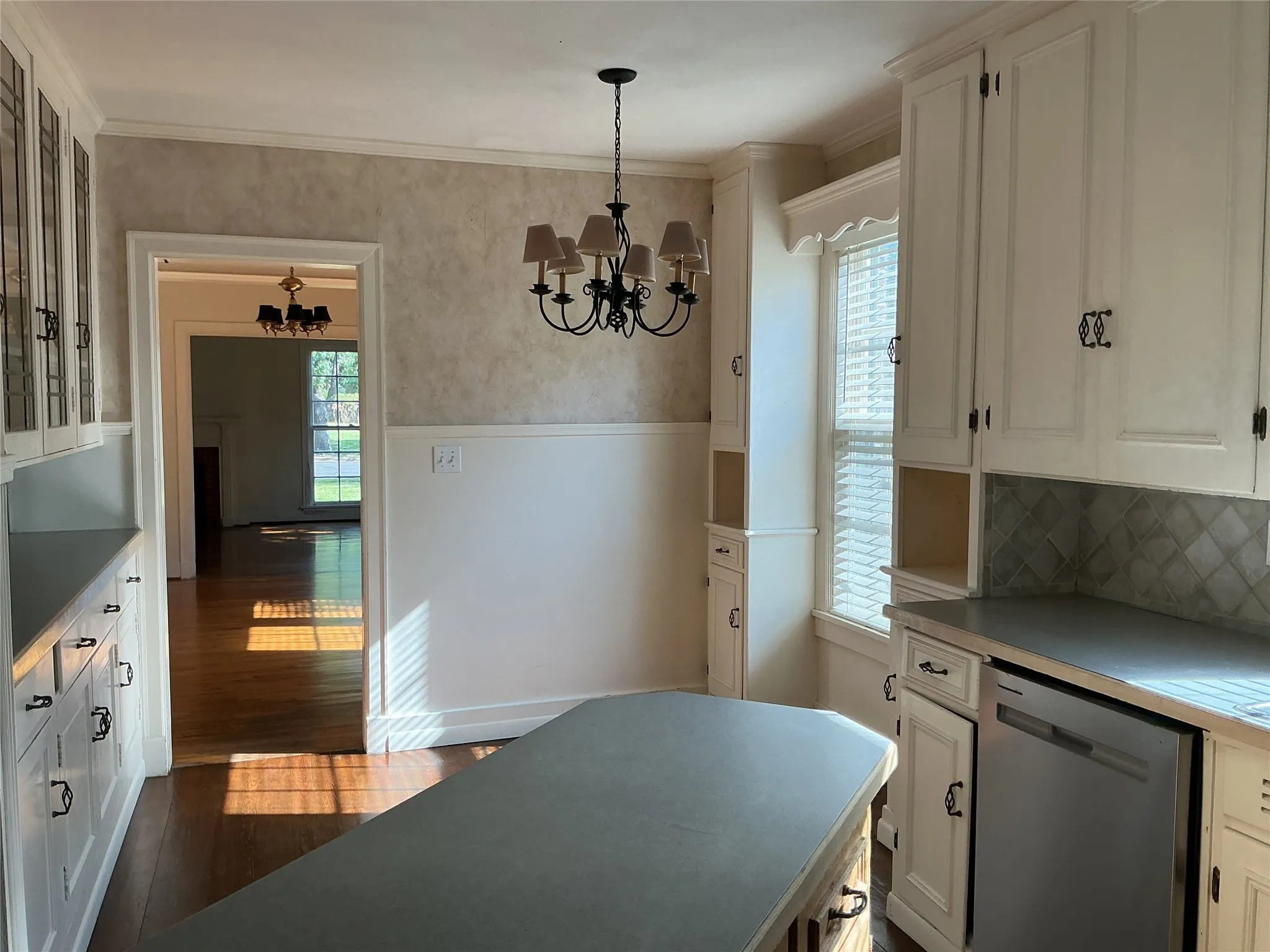 Single Family Residence For Sale in Navarro County , 1720 Sycamore Avenue, Corsicana, Texas 75110, 4 Bedroom, 3 Bathroom, 2 Garage spaces, 2,810 Sqft, built in 1940, mls#21368390, Real Estate Agent in Corsicana, Homes For Sale in Navarro county, Homes For Sale in Corsicana, Realtor in Corsicana Texas, Real Estate Brokerage Independent Realty Texas, Luminita Cordes Realtor