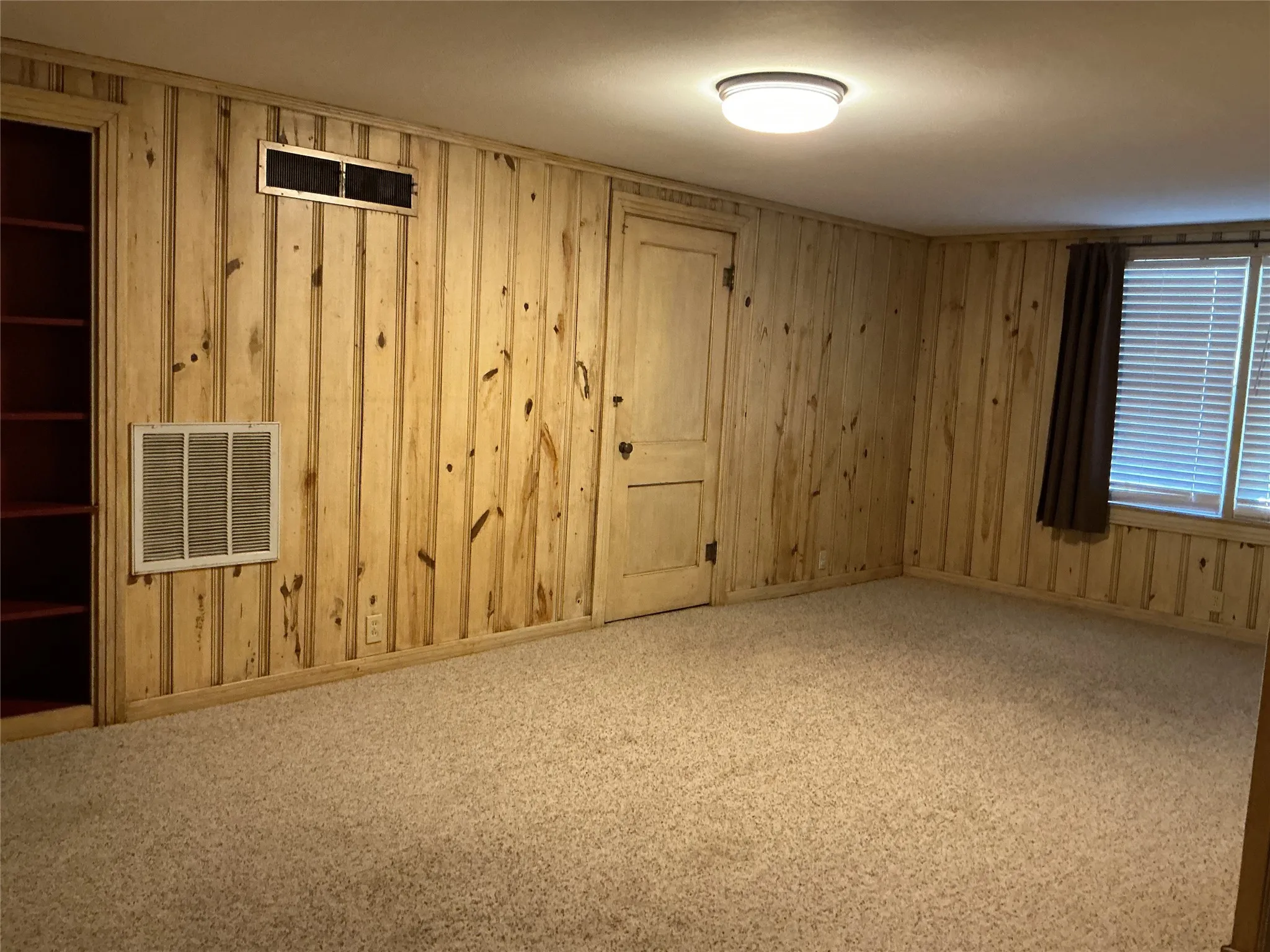2nd floor family room or 5 th bedroom