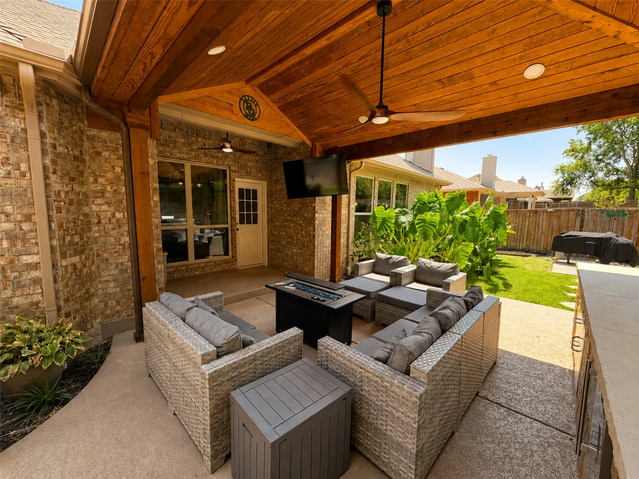 Single Family Residence For Sale in Tarrant County , 8467 Muirwood Trail, Fort Worth, Texas 76137, 4 Bedroom, 2 Bathroom, 2 Garage spaces, 2,372 Sqft, built in 1998, mls#21369411, Real Estate Agent in Fort Worth, Homes For Sale in Tarrant county, Homes For Sale in Fort Worth, Realtor in Fort Worth Texas, Real Estate Brokerage Independent Realty Texas, Luminita Cordes Realtor