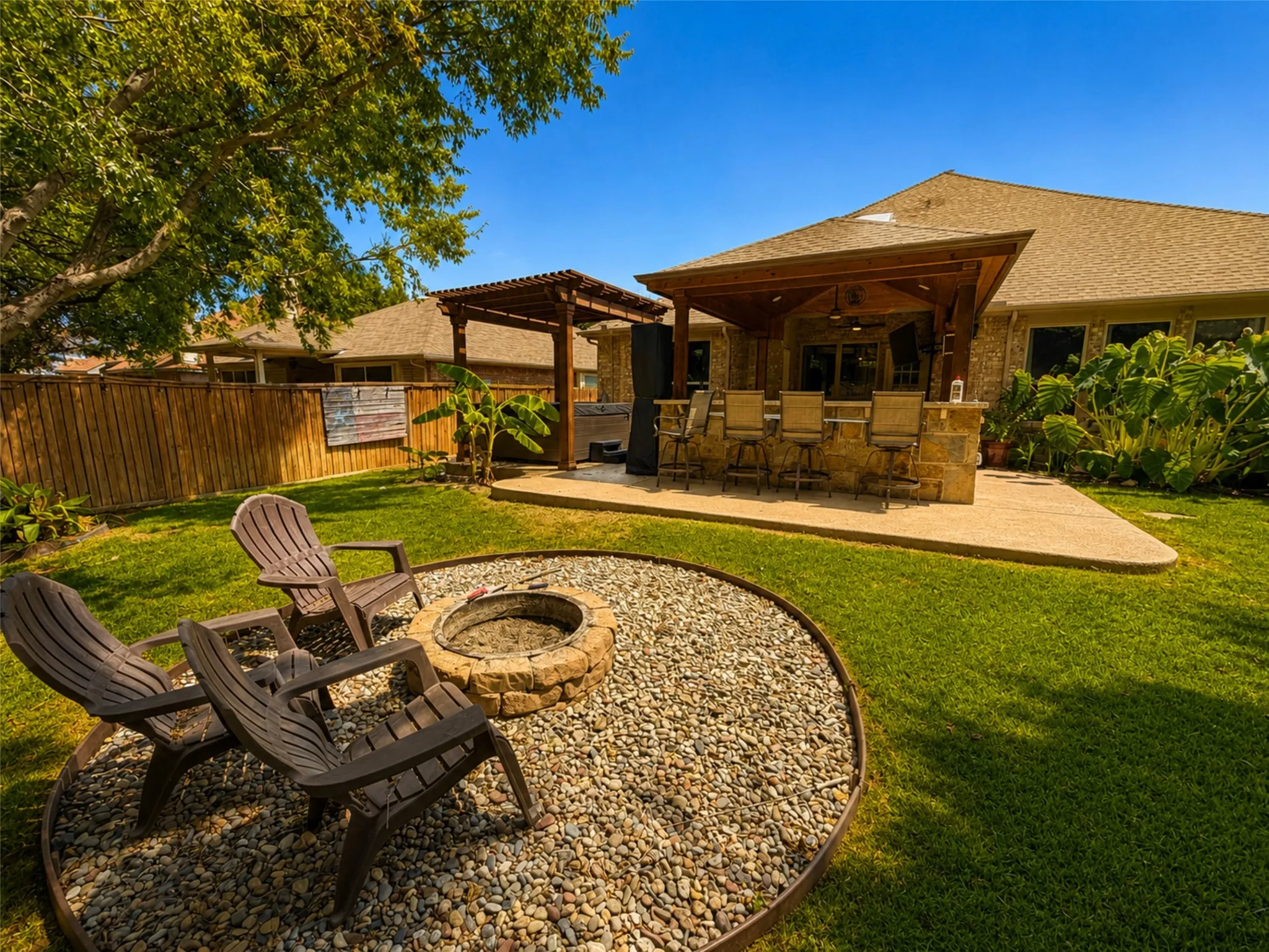 Single Family Residence For Sale in Tarrant County , 8467 Muirwood Trail, Fort Worth, Texas 76137, 4 Bedroom, 2 Bathroom, 2 Garage spaces, 2,372 Sqft, built in 1998, mls#21369411, Real Estate Agent in Fort Worth, Homes For Sale in Tarrant county, Homes For Sale in Fort Worth, Realtor in Fort Worth Texas, Real Estate Brokerage Independent Realty Texas, Luminita Cordes Realtor