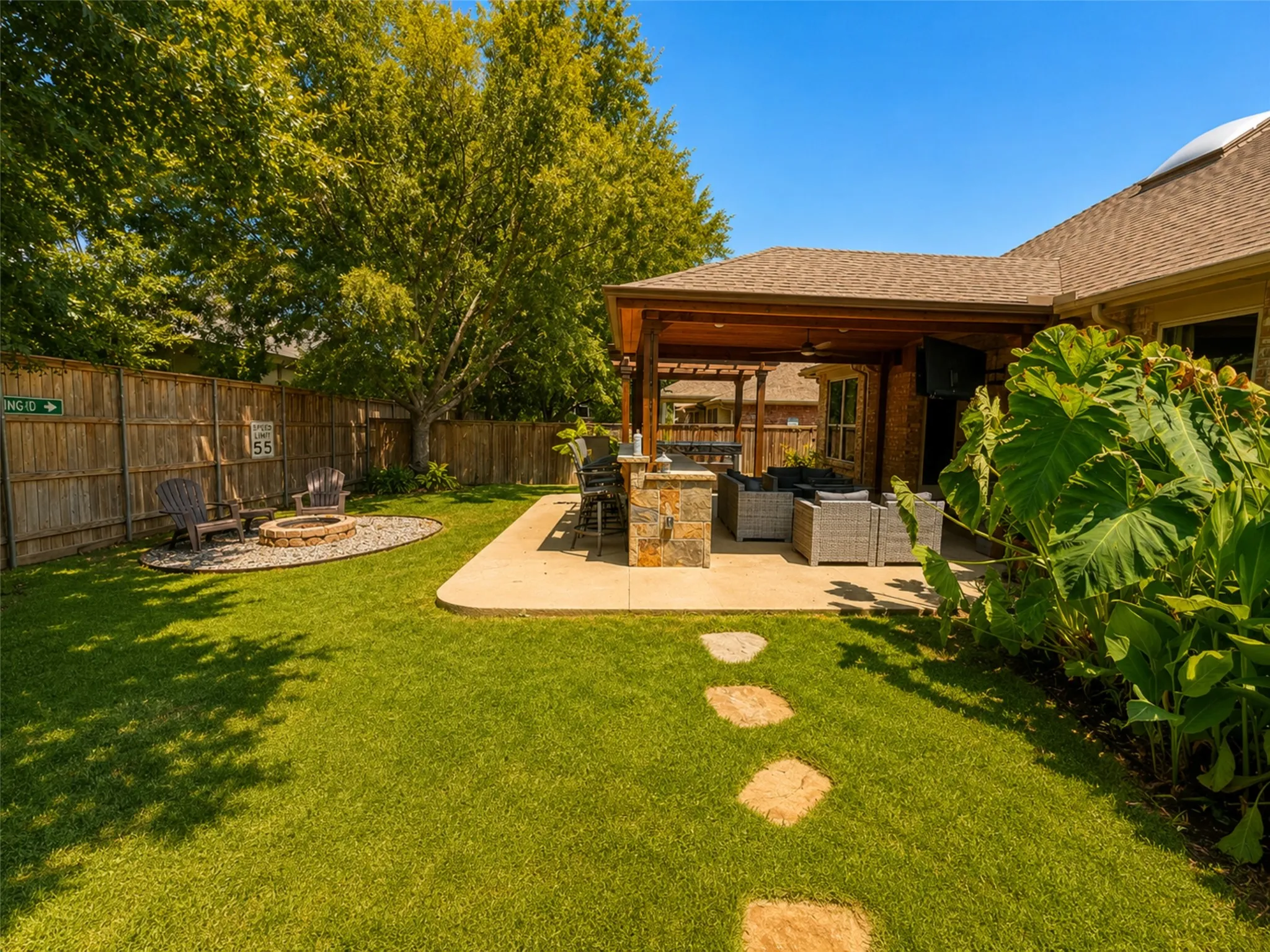 Single Family Residence For Sale in Tarrant County , 8467 Muirwood Trail, Fort Worth, Texas 76137, 4 Bedroom, 2 Bathroom, 2 Garage spaces, 2,372 Sqft, built in 1998, mls#21369411, Real Estate Agent in Fort Worth, Homes For Sale in Tarrant county, Homes For Sale in Fort Worth, Realtor in Fort Worth Texas, Real Estate Brokerage Independent Realty Texas, Luminita Cordes Realtor