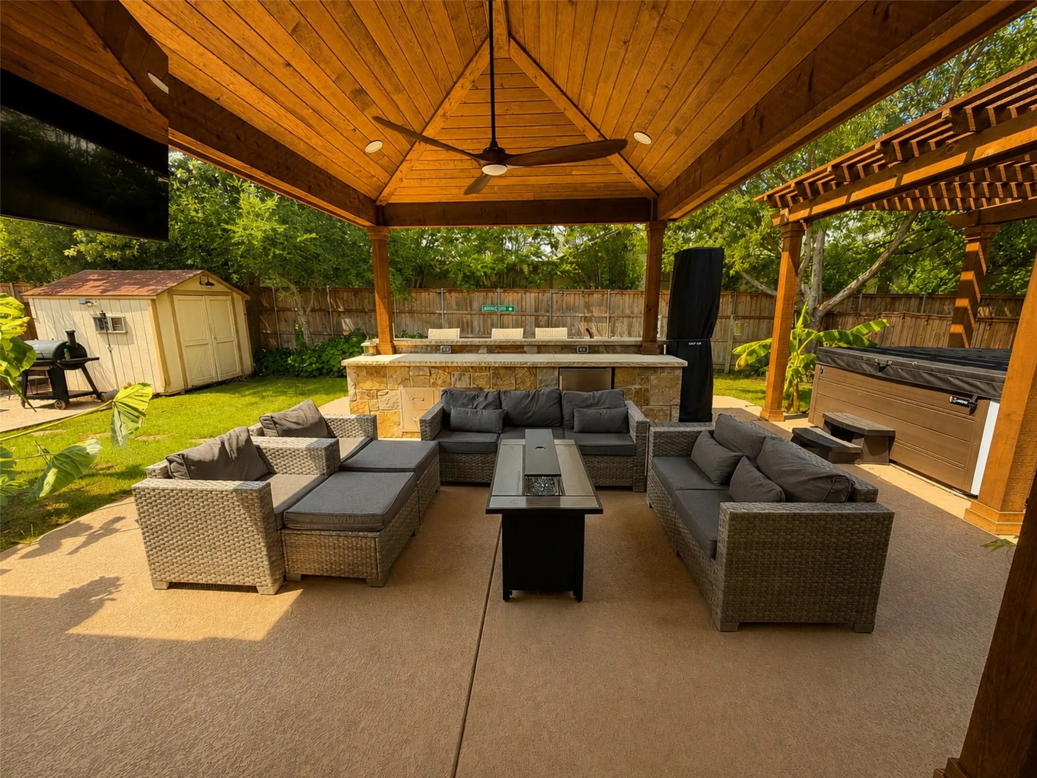 Single Family Residence For Sale in Tarrant County , 8467 Muirwood Trail, Fort Worth, Texas 76137, 4 Bedroom, 2 Bathroom, 2 Garage spaces, 2,372 Sqft, built in 1998, mls#21369411, Real Estate Agent in Fort Worth, Homes For Sale in Tarrant county, Homes For Sale in Fort Worth, Realtor in Fort Worth Texas, Real Estate Brokerage Independent Realty Texas, Luminita Cordes Realtor
