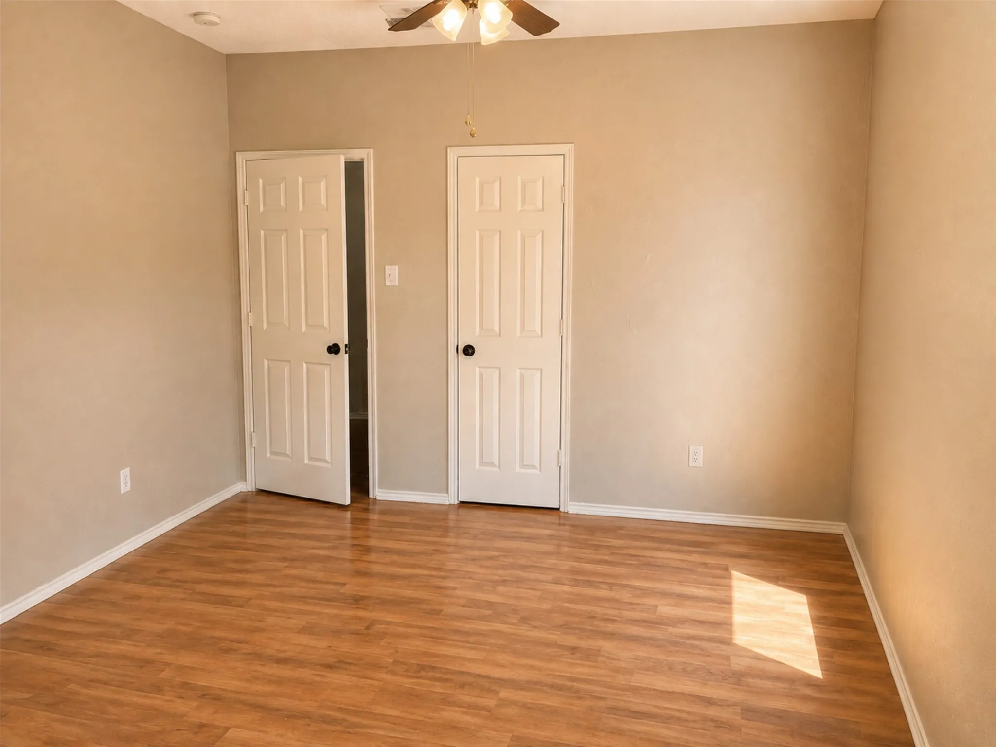 Single Family Residence For Sale in Tarrant County , 8467 Muirwood Trail, Fort Worth, Texas 76137, 4 Bedroom, 2 Bathroom, 2 Garage spaces, 2,372 Sqft, built in 1998, mls#21369411, Real Estate Agent in Fort Worth, Homes For Sale in Tarrant county, Homes For Sale in Fort Worth, Realtor in Fort Worth Texas, Real Estate Brokerage Independent Realty Texas, Luminita Cordes Realtor