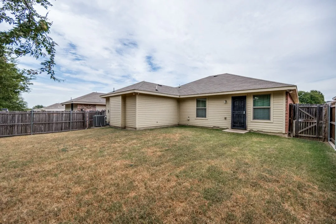 Single Family Residence For Sale in Dallas County , 3031 Appaloosa Drive, Dallas, Texas 75237, 3 Bedroom, 2 Bathroom, 2 Garage spaces, 1,201 Sqft, built in 2013, mls#21365126, Real Estate Agent in Dallas, Homes For Sale in Dallas county, Homes For Sale in Dallas, Realtor in Dallas Texas, Real Estate Brokerage Independent Realty Texas, Luminita Cordes Realtor