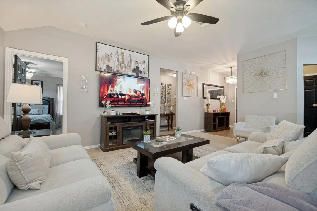 Single Family Residence For Sale in Dallas County , 3031 Appaloosa Drive, Dallas, Texas 75237, 3 Bedroom, 2 Bathroom, 2 Garage spaces, 1,201 Sqft, built in 2013, mls#21365126, Real Estate Agent in Dallas, Homes For Sale in Dallas county, Homes For Sale in Dallas, Realtor in Dallas Texas, Real Estate Brokerage Independent Realty Texas, Luminita Cordes Realtor