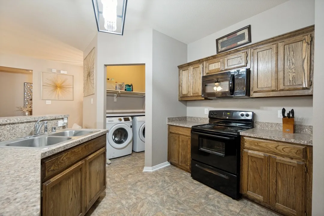 Single Family Residence For Sale in Dallas County , 3031 Appaloosa Drive, Dallas, Texas 75237, 3 Bedroom, 2 Bathroom, 2 Garage spaces, 1,201 Sqft, built in 2013, mls#21365126, Real Estate Agent in Dallas, Homes For Sale in Dallas county, Homes For Sale in Dallas, Realtor in Dallas Texas, Real Estate Brokerage Independent Realty Texas, Luminita Cordes Realtor