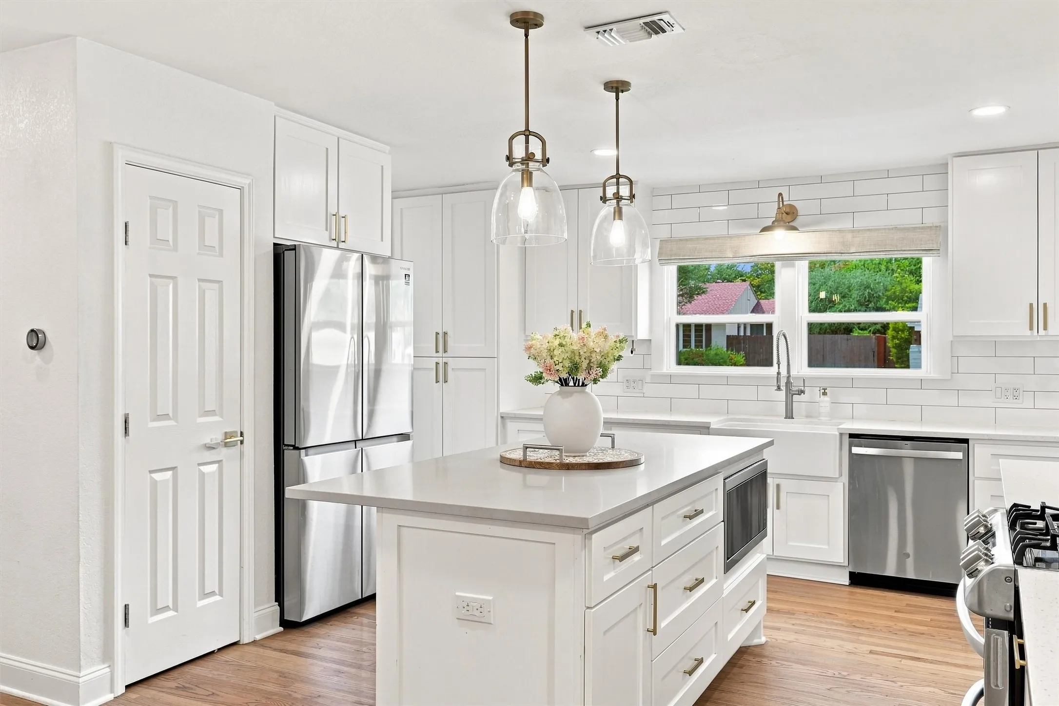 Single Family Residence For Sale in Tarrant County , 6387 Greenway Road, Fort Worth, Texas 76116, 4 Bedroom, 3 Bathroom, Garage spaces, 2,765 Sqft, built in 1950, mls#21369417, Real Estate Agent in Fort Worth, Homes For Sale in Tarrant county, Homes For Sale in Fort Worth, Realtor in Fort Worth Texas, Real Estate Brokerage Independent Realty Texas, Luminita Cordes Realtor