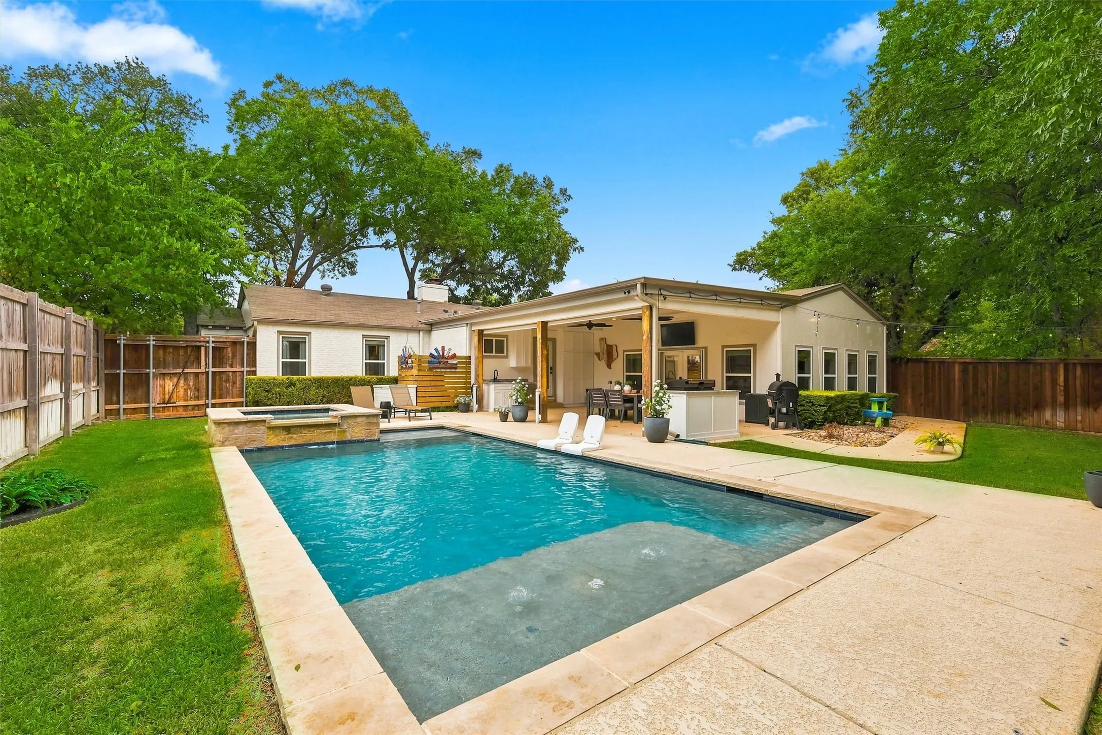 Single Family Residence For Sale in Tarrant County , 6387 Greenway Road, Fort Worth, Texas 76116, 4 Bedroom, 3 Bathroom, Garage spaces, 2,765 Sqft, built in 1950, mls#21369417, Real Estate Agent in Fort Worth, Homes For Sale in Tarrant county, Homes For Sale in Fort Worth, Realtor in Fort Worth Texas, Real Estate Brokerage Independent Realty Texas, Luminita Cordes Realtor