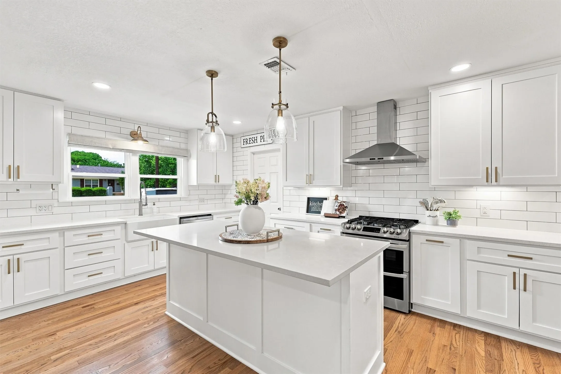 Single Family Residence For Sale in Tarrant County , 6387 Greenway Road, Fort Worth, Texas 76116, 4 Bedroom, 3 Bathroom, Garage spaces, 2,765 Sqft, built in 1950, mls#21369417, Real Estate Agent in Fort Worth, Homes For Sale in Tarrant county, Homes For Sale in Fort Worth, Realtor in Fort Worth Texas, Real Estate Brokerage Independent Realty Texas, Luminita Cordes Realtor