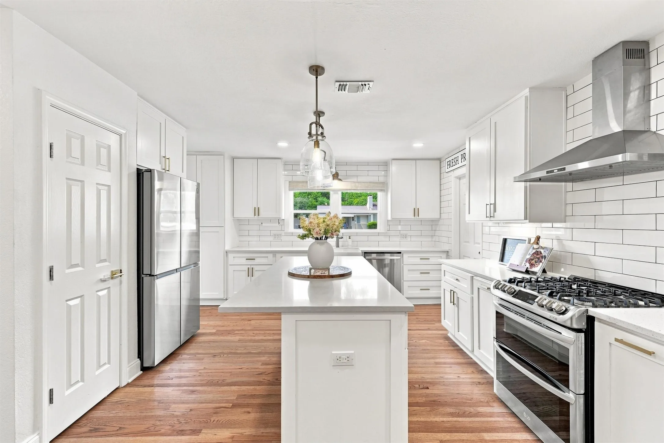 Single Family Residence For Sale in Tarrant County , 6387 Greenway Road, Fort Worth, Texas 76116, 4 Bedroom, 3 Bathroom, Garage spaces, 2,765 Sqft, built in 1950, mls#21369417, Real Estate Agent in Fort Worth, Homes For Sale in Tarrant county, Homes For Sale in Fort Worth, Realtor in Fort Worth Texas, Real Estate Brokerage Independent Realty Texas, Luminita Cordes Realtor