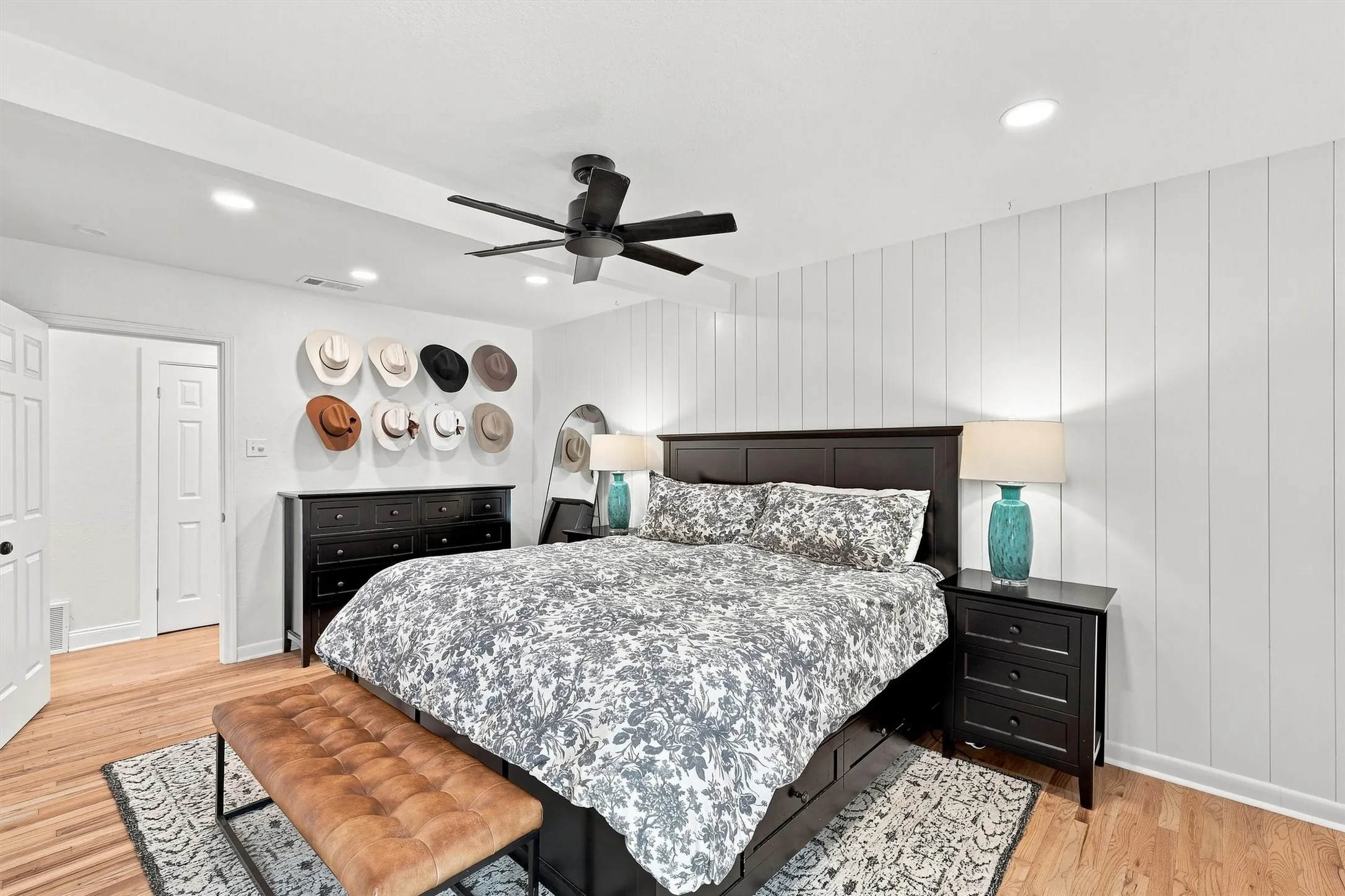 Single Family Residence For Sale in Tarrant County , 6387 Greenway Road, Fort Worth, Texas 76116, 4 Bedroom, 3 Bathroom, Garage spaces, 2,765 Sqft, built in 1950, mls#21369417, Real Estate Agent in Fort Worth, Homes For Sale in Tarrant county, Homes For Sale in Fort Worth, Realtor in Fort Worth Texas, Real Estate Brokerage Independent Realty Texas, Luminita Cordes Realtor