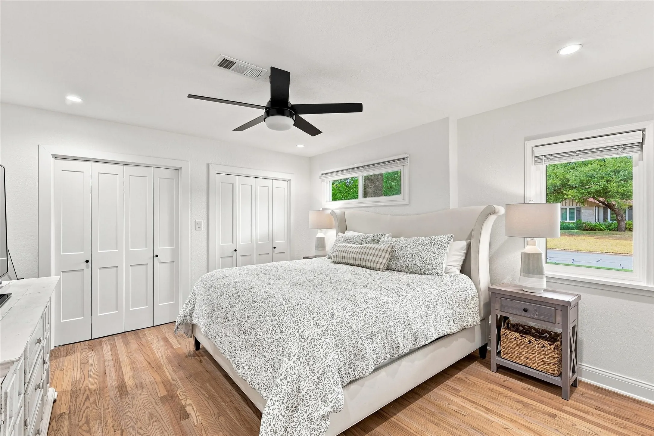 Single Family Residence For Sale in Tarrant County , 6387 Greenway Road, Fort Worth, Texas 76116, 4 Bedroom, 3 Bathroom, Garage spaces, 2,765 Sqft, built in 1950, mls#21369417, Real Estate Agent in Fort Worth, Homes For Sale in Tarrant county, Homes For Sale in Fort Worth, Realtor in Fort Worth Texas, Real Estate Brokerage Independent Realty Texas, Luminita Cordes Realtor