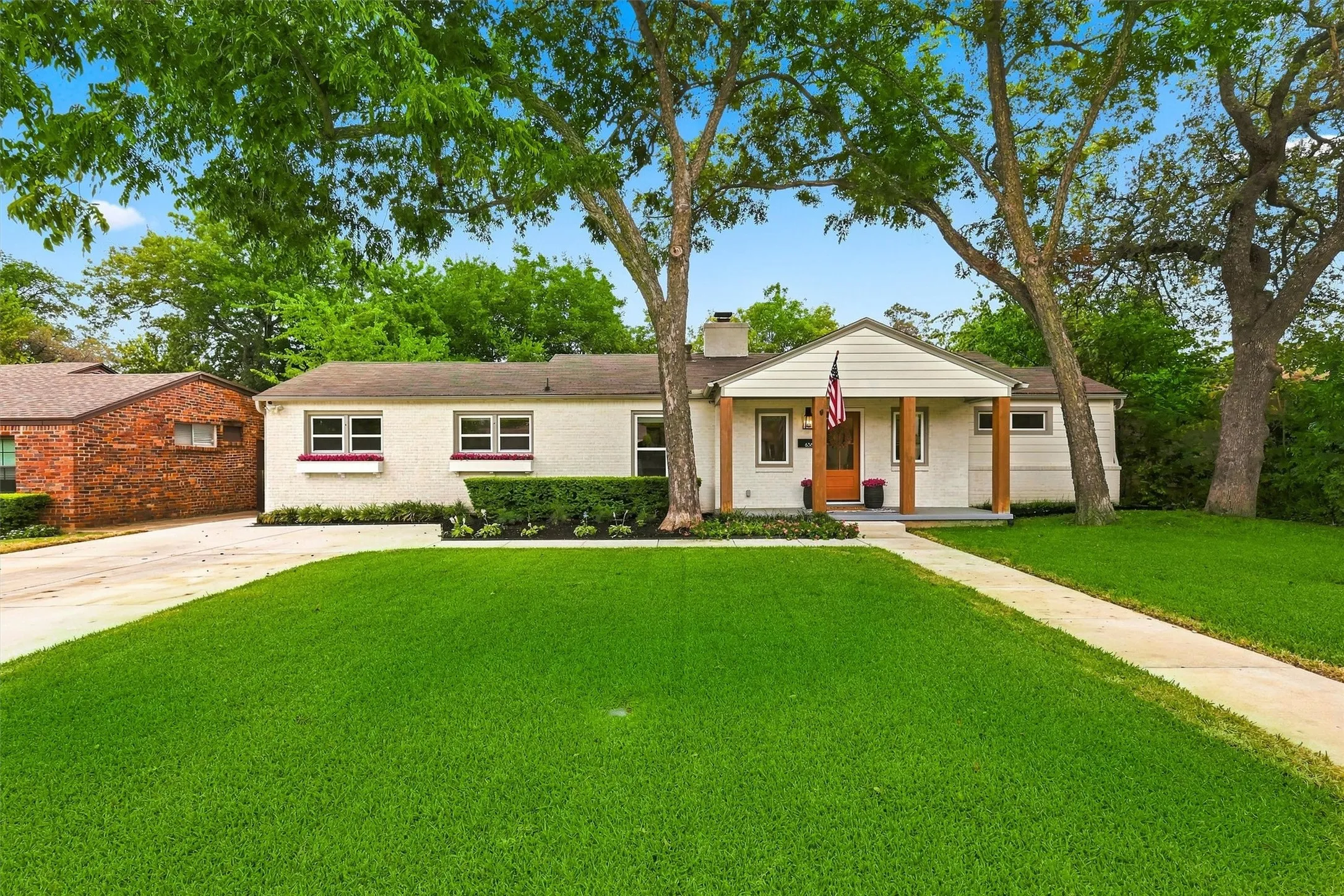 Single Family Residence For Sale in Tarrant County , 6387 Greenway Road, Fort Worth, Texas 76116, 4 Bedroom, 3 Bathroom, Garage spaces, 2,765 Sqft, built in 1950, mls#21369417, Real Estate Agent in Fort Worth, Homes For Sale in Tarrant county, Homes For Sale in Fort Worth, Realtor in Fort Worth Texas, Real Estate Brokerage Independent Realty Texas, Luminita Cordes Realtor