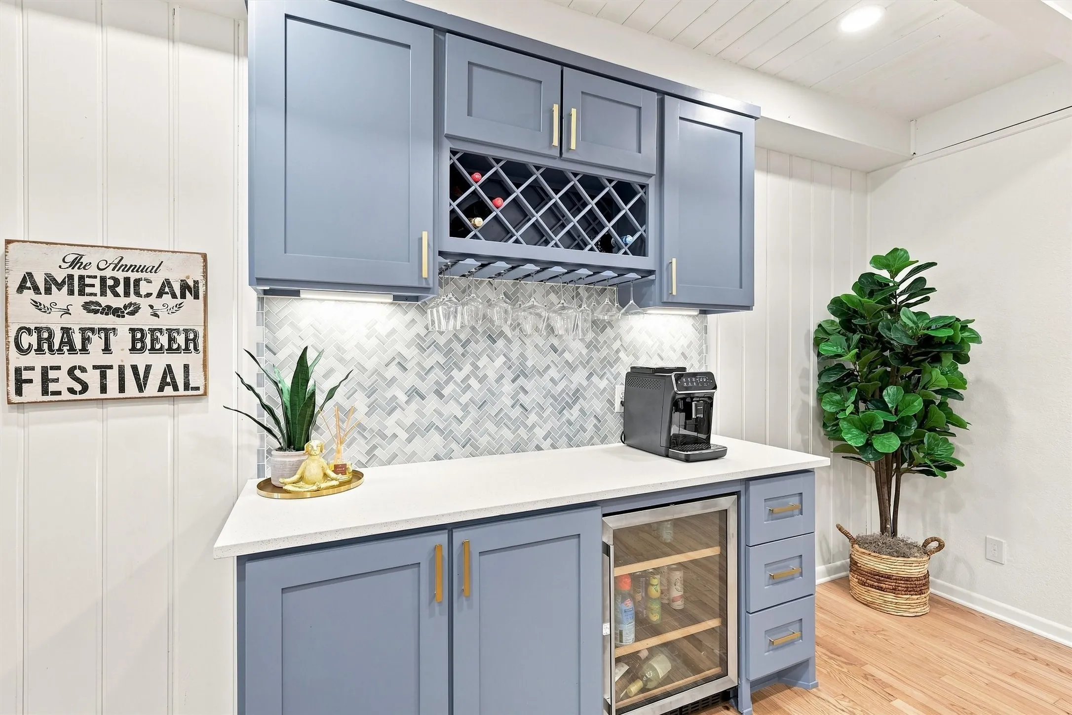 Single Family Residence For Sale in Tarrant County , 6387 Greenway Road, Fort Worth, Texas 76116, 4 Bedroom, 3 Bathroom, Garage spaces, 2,765 Sqft, built in 1950, mls#21369417, Real Estate Agent in Fort Worth, Homes For Sale in Tarrant county, Homes For Sale in Fort Worth, Realtor in Fort Worth Texas, Real Estate Brokerage Independent Realty Texas, Luminita Cordes Realtor