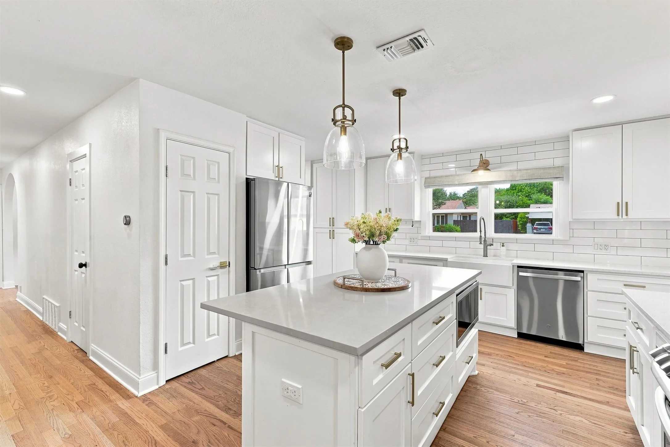 Single Family Residence For Sale in Tarrant County , 6387 Greenway Road, Fort Worth, Texas 76116, 4 Bedroom, 3 Bathroom, Garage spaces, 2,765 Sqft, built in 1950, mls#21369417, Real Estate Agent in Fort Worth, Homes For Sale in Tarrant county, Homes For Sale in Fort Worth, Realtor in Fort Worth Texas, Real Estate Brokerage Independent Realty Texas, Luminita Cordes Realtor