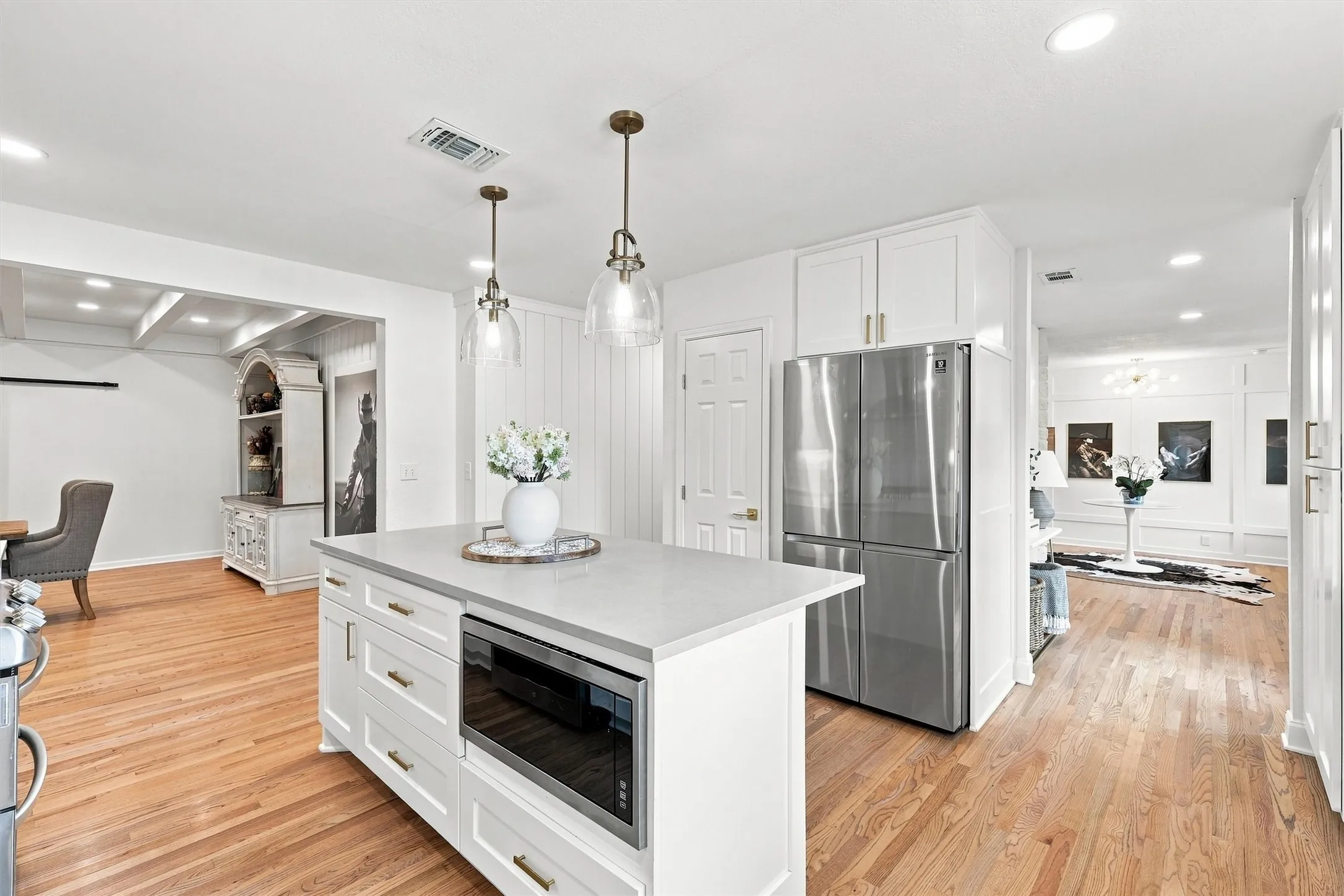Single Family Residence For Sale in Tarrant County , 6387 Greenway Road, Fort Worth, Texas 76116, 4 Bedroom, 3 Bathroom, Garage spaces, 2,765 Sqft, built in 1950, mls#21369417, Real Estate Agent in Fort Worth, Homes For Sale in Tarrant county, Homes For Sale in Fort Worth, Realtor in Fort Worth Texas, Real Estate Brokerage Independent Realty Texas, Luminita Cordes Realtor