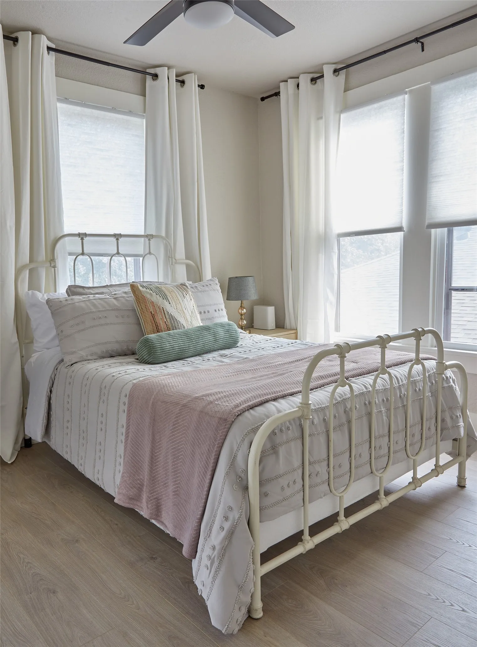 Apartment For Rent in Tarrant County , 805 Lilac Street, Fort Worth, Texas 76110, 2 Bedroom, 1 Bathroom, Garage spaces, 750 Sqft, built in 1926, mls#21369501, Real Estate Agent in Fort Worth, Homes For Rent in Tarrant county, Homes For Rent in Fort Worth, Realtor in Fort Worth Texas, Real Estate Brokerage Independent Realty Texas, Luminita Cordes Realtor