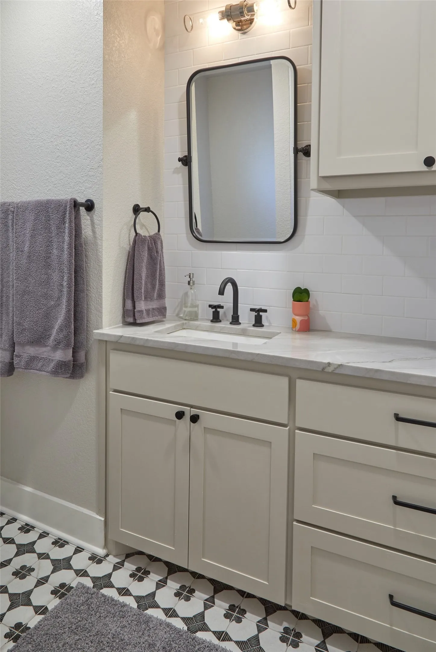 Apartment For Rent in Tarrant County , 805 Lilac Street, Fort Worth, Texas 76110, 2 Bedroom, 1 Bathroom, Garage spaces, 750 Sqft, built in 1926, mls#21369501, Real Estate Agent in Fort Worth, Homes For Rent in Tarrant county, Homes For Rent in Fort Worth, Realtor in Fort Worth Texas, Real Estate Brokerage Independent Realty Texas, Luminita Cordes Realtor