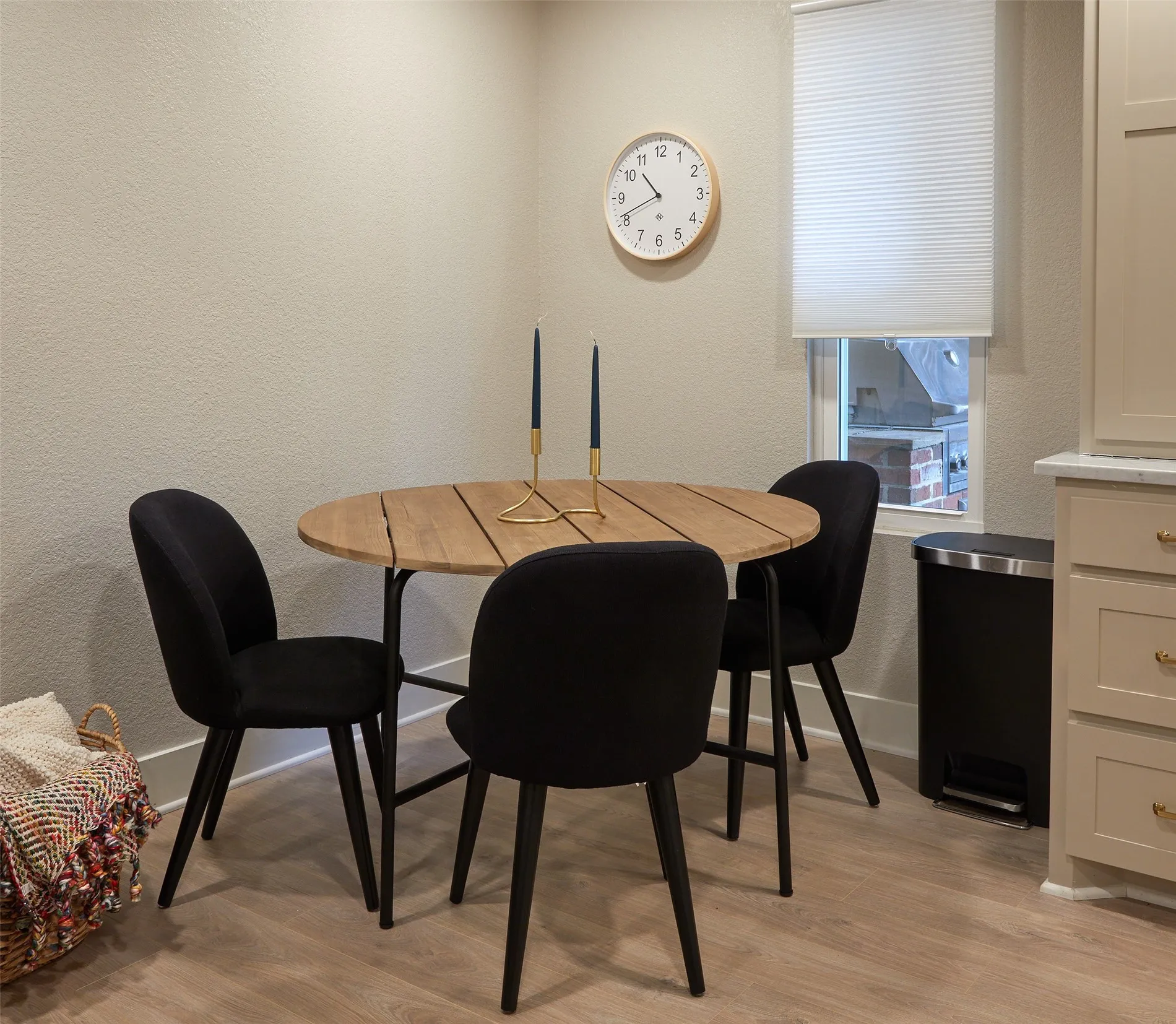 Apartment For Rent in Tarrant County , 805 Lilac Street, Fort Worth, Texas 76110, 2 Bedroom, 1 Bathroom, Garage spaces, 750 Sqft, built in 1926, mls#21369501, Real Estate Agent in Fort Worth, Homes For Rent in Tarrant county, Homes For Rent in Fort Worth, Realtor in Fort Worth Texas, Real Estate Brokerage Independent Realty Texas, Luminita Cordes Realtor
