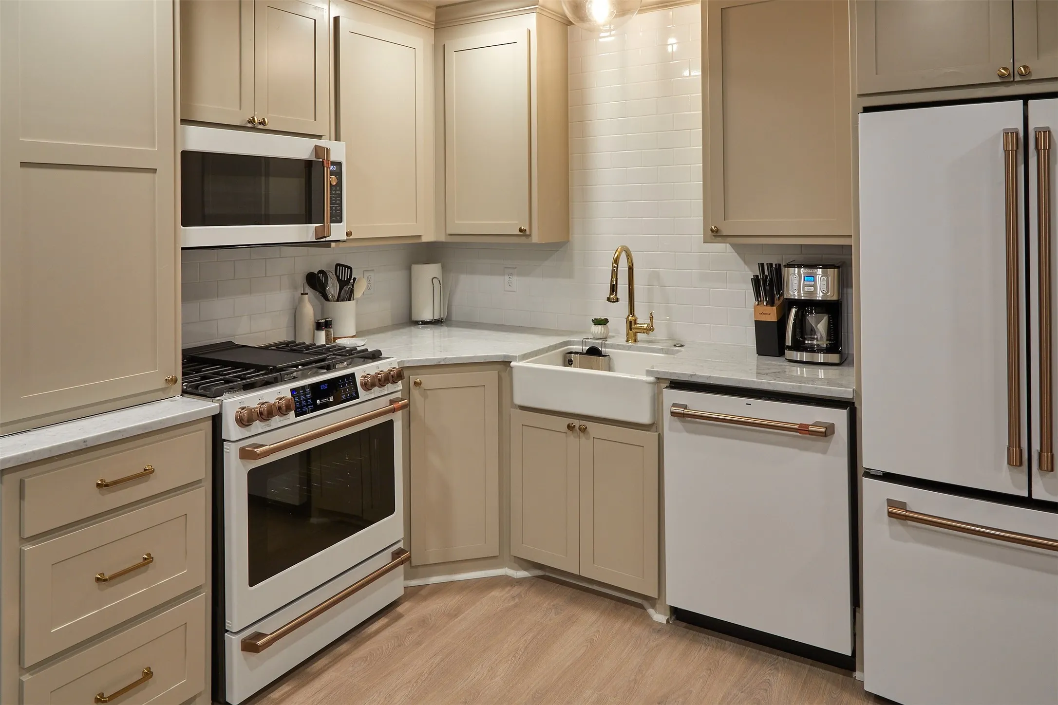 Apartment For Rent in Tarrant County , 805 Lilac Street, Fort Worth, Texas 76110, 2 Bedroom, 1 Bathroom, Garage spaces, 750 Sqft, built in 1926, mls#21369501, Real Estate Agent in Fort Worth, Homes For Rent in Tarrant county, Homes For Rent in Fort Worth, Realtor in Fort Worth Texas, Real Estate Brokerage Independent Realty Texas, Luminita Cordes Realtor