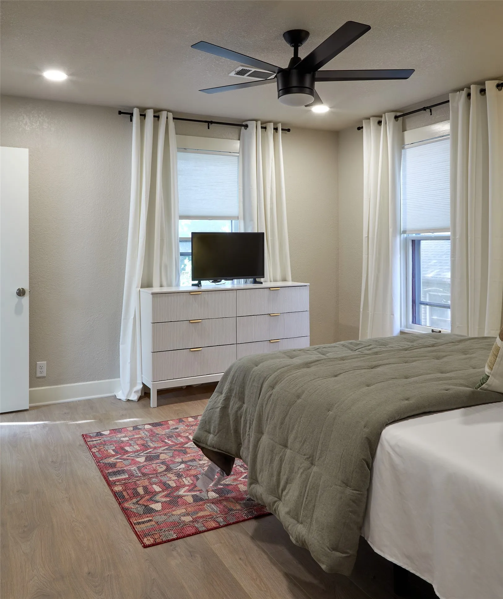 Apartment For Rent in Tarrant County , 805 Lilac Street, Fort Worth, Texas 76110, 2 Bedroom, 1 Bathroom, Garage spaces, 750 Sqft, built in 1926, mls#21369501, Real Estate Agent in Fort Worth, Homes For Rent in Tarrant county, Homes For Rent in Fort Worth, Realtor in Fort Worth Texas, Real Estate Brokerage Independent Realty Texas, Luminita Cordes Realtor