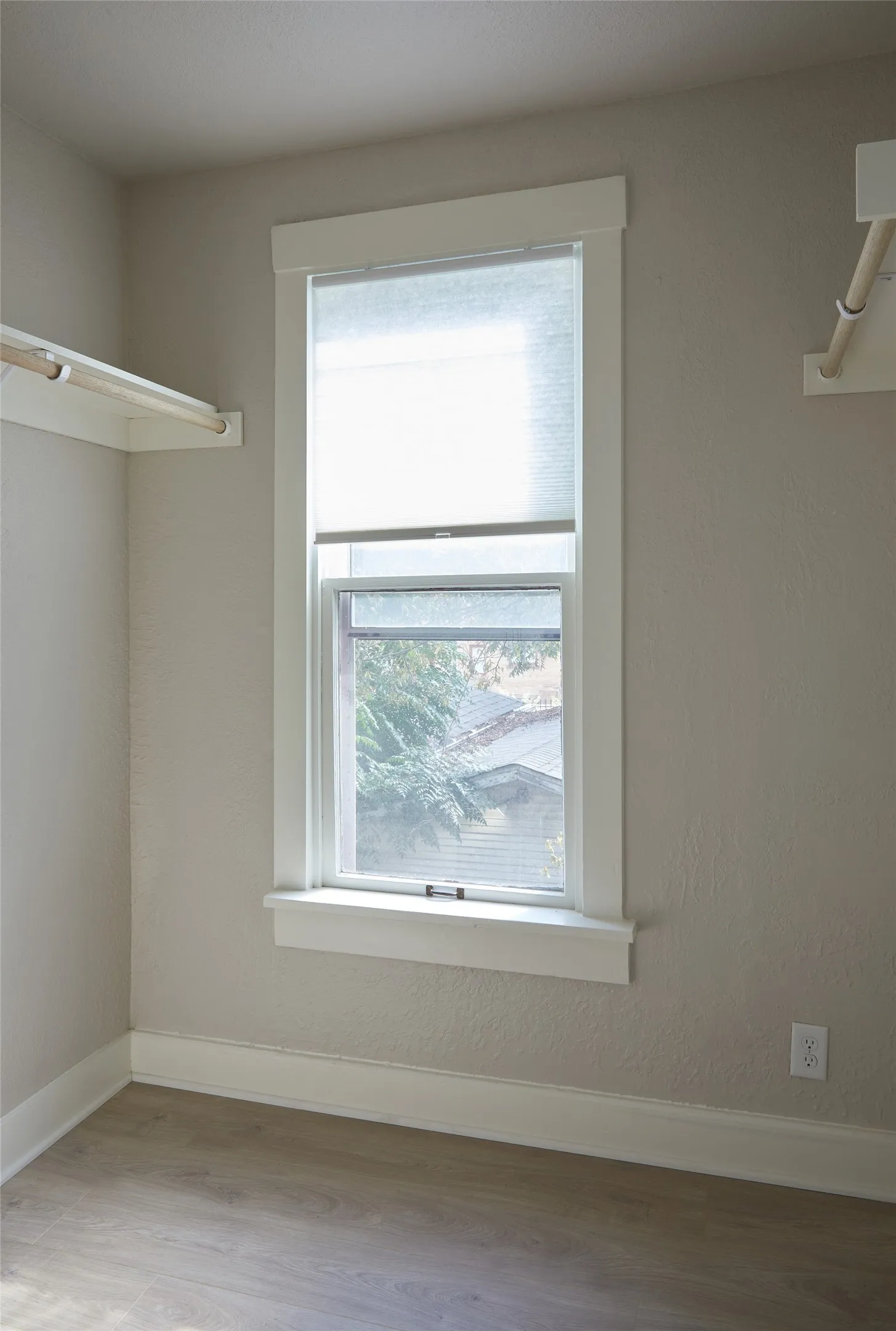 Apartment For Rent in Tarrant County , 805 Lilac Street, Fort Worth, Texas 76110, 2 Bedroom, 1 Bathroom, Garage spaces, 750 Sqft, built in 1926, mls#21369501, Real Estate Agent in Fort Worth, Homes For Rent in Tarrant county, Homes For Rent in Fort Worth, Realtor in Fort Worth Texas, Real Estate Brokerage Independent Realty Texas, Luminita Cordes Realtor