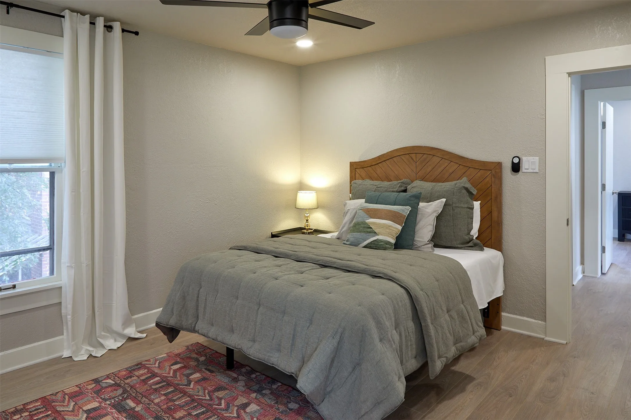 Apartment For Rent in Tarrant County , 805 Lilac Street, Fort Worth, Texas 76110, 2 Bedroom, 1 Bathroom, Garage spaces, 750 Sqft, built in 1926, mls#21369501, Real Estate Agent in Fort Worth, Homes For Rent in Tarrant county, Homes For Rent in Fort Worth, Realtor in Fort Worth Texas, Real Estate Brokerage Independent Realty Texas, Luminita Cordes Realtor