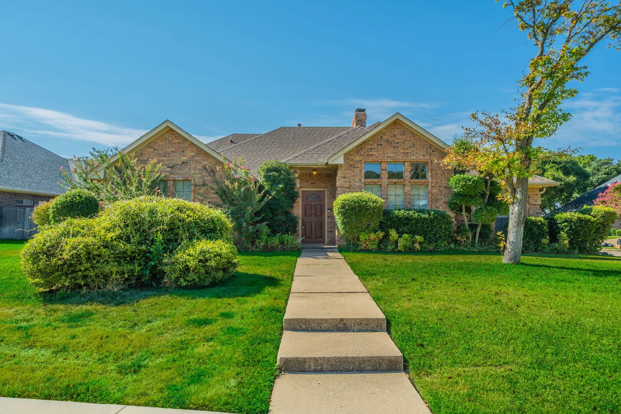Single Family Residence For Sale in Dallas County , 529 Winston Street, Grand Prairie, Texas 75052, 3 Bedroom, 2 Bathroom, 2 Garage spaces, 1,935 Sqft, built in 1985, mls#21368494, Real Estate Agent in Grand Prairie, Homes For Sale in Dallas county, Homes For Sale in Grand Prairie, Realtor in Grand Prairie Texas, Real Estate Brokerage Independent Realty Texas, Luminita Cordes Realtor