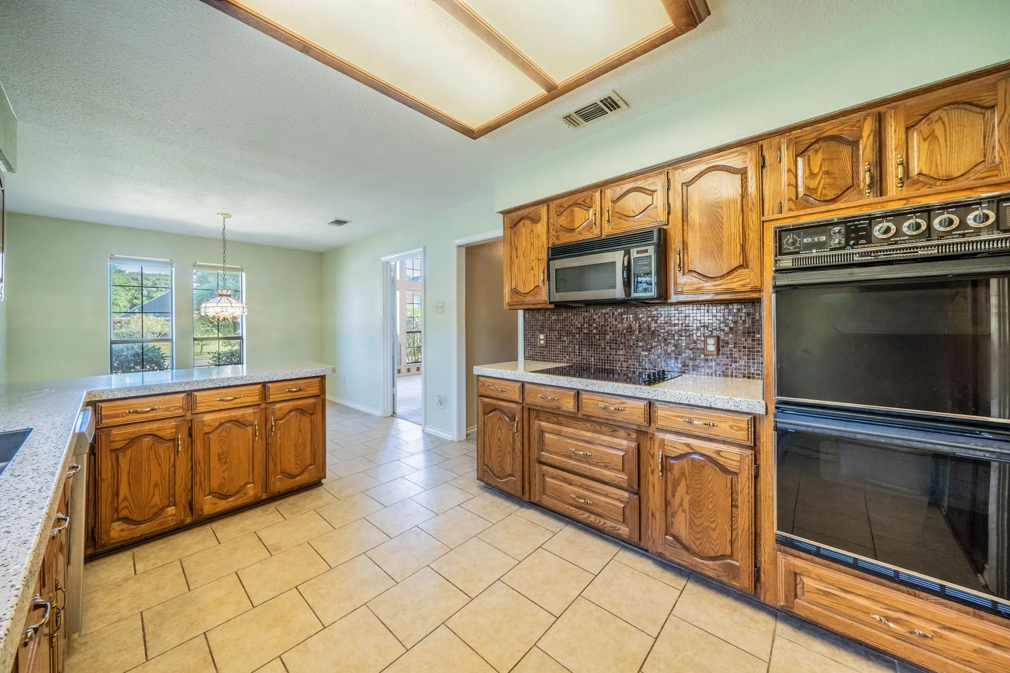 The kitchen has a peninsula that separates the breakfast area.