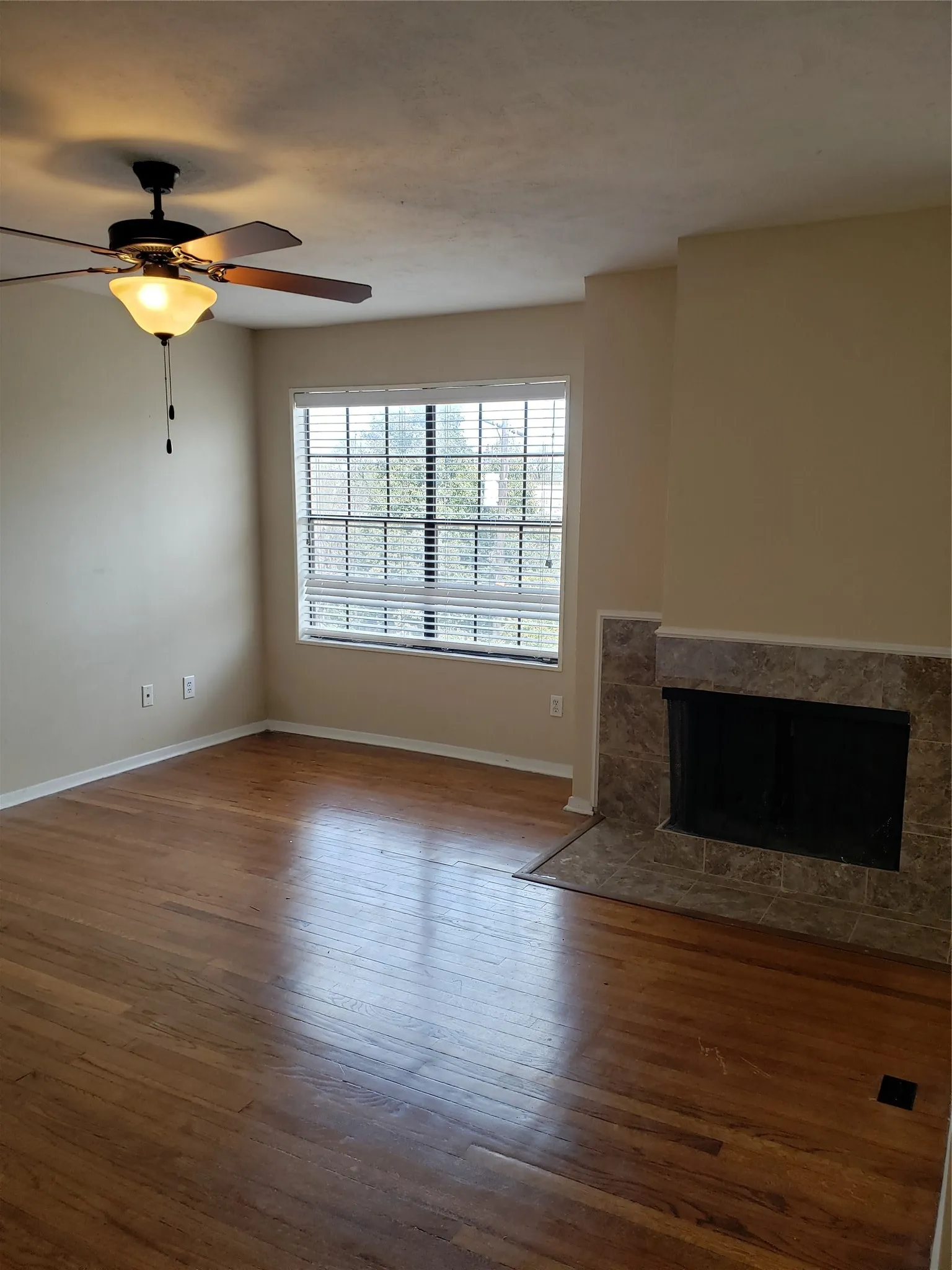 Condominium For Rent in Dallas County , 5757 MARTEL Avenue B10, Dallas, Texas 75206, 1 Bedroom, 2 Bathroom, Garage spaces, 861 Sqft, built in 1983, mls#21369504, Real Estate Agent in Dallas, Homes For Rent in Dallas county, Homes For Rent in Dallas, Realtor in Dallas Texas, Real Estate Brokerage Independent Realty Texas, Luminita Cordes Realtor