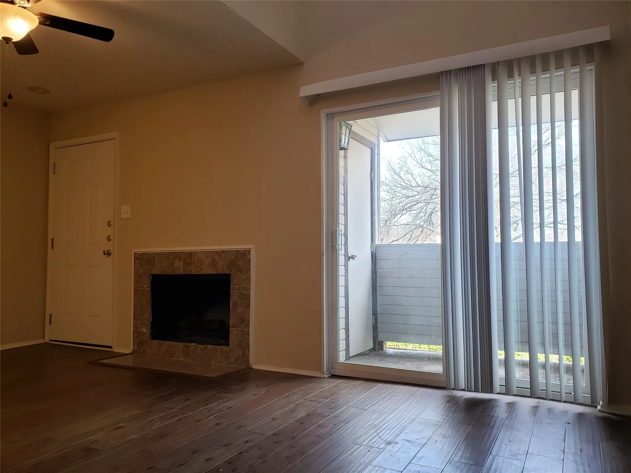 Condominium For Rent in Dallas County , 5757 MARTEL Avenue B10, Dallas, Texas 75206, 1 Bedroom, 2 Bathroom, Garage spaces, 861 Sqft, built in 1983, mls#21369504, Real Estate Agent in Dallas, Homes For Rent in Dallas county, Homes For Rent in Dallas, Realtor in Dallas Texas, Real Estate Brokerage Independent Realty Texas, Luminita Cordes Realtor