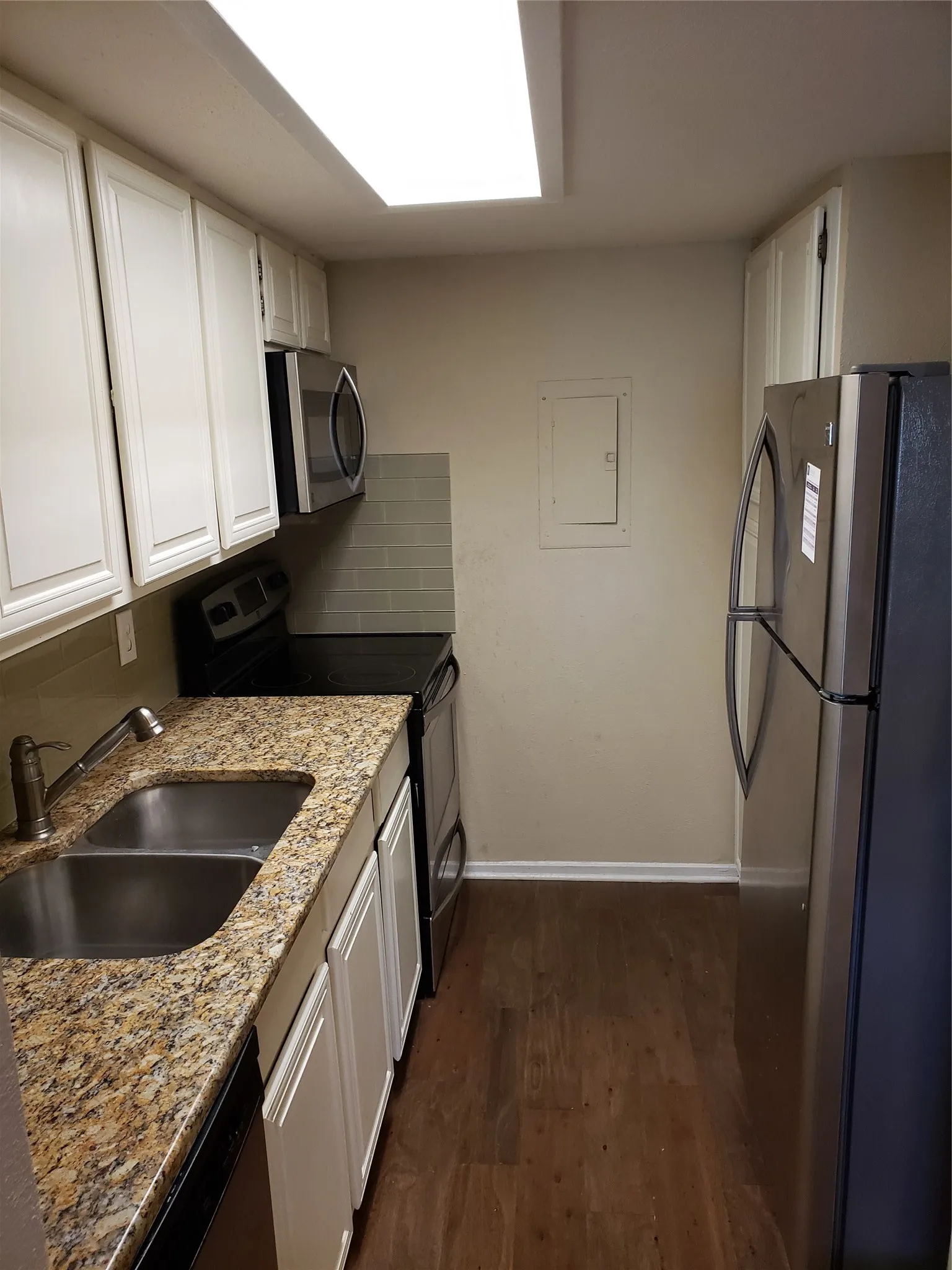 Condominium For Rent in Dallas County , 5757 MARTEL Avenue B10, Dallas, Texas 75206, 1 Bedroom, 2 Bathroom, Garage spaces, 861 Sqft, built in 1983, mls#21369504, Real Estate Agent in Dallas, Homes For Rent in Dallas county, Homes For Rent in Dallas, Realtor in Dallas Texas, Real Estate Brokerage Independent Realty Texas, Luminita Cordes Realtor