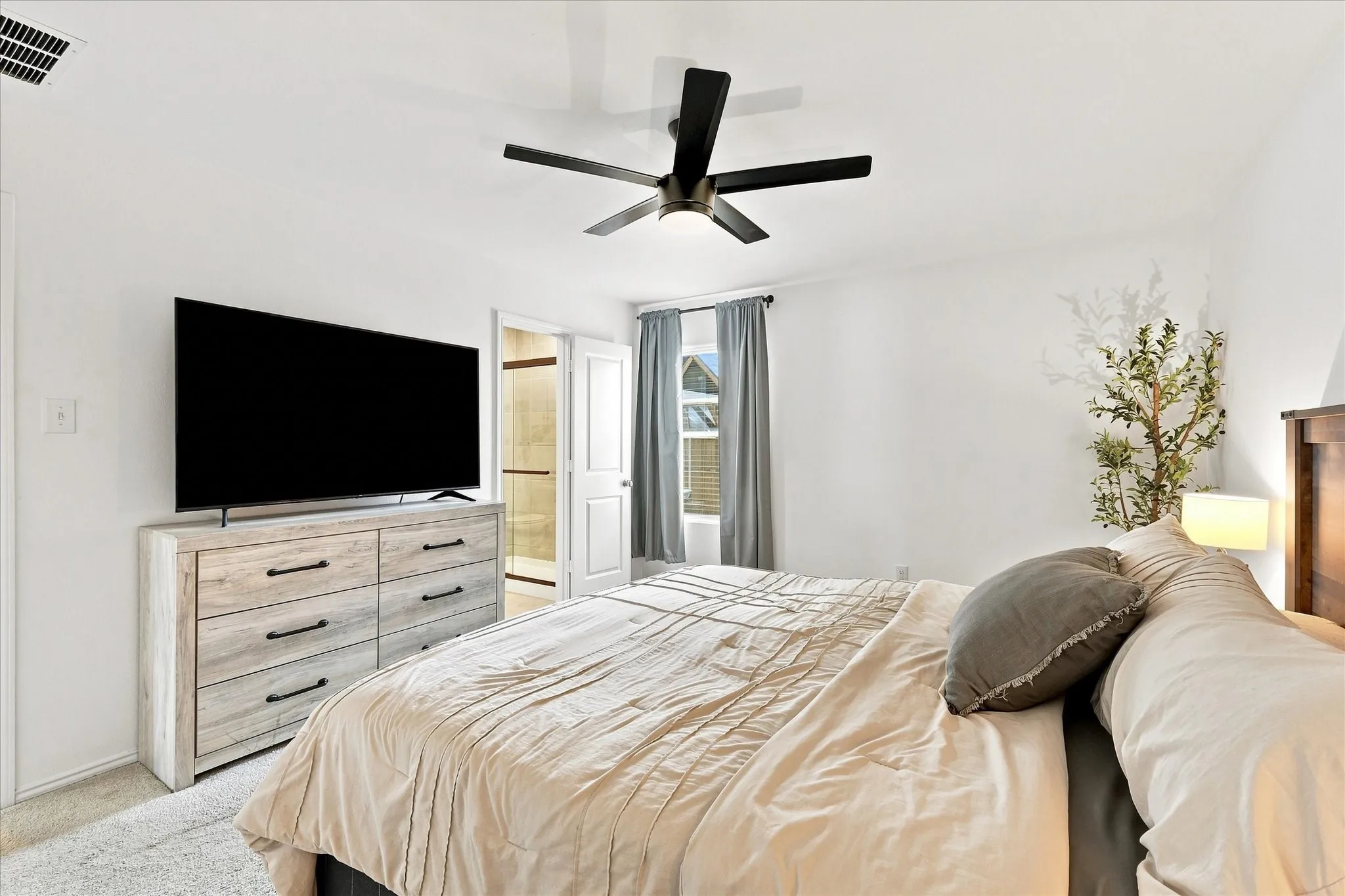 Recessed lighting, ceiling fan, and carpeted flooring