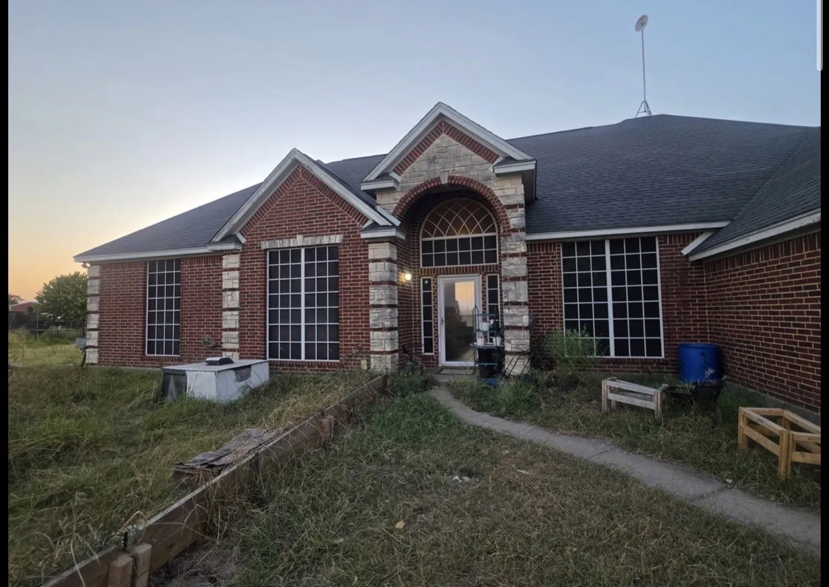 Single Family Residence For Sale in Kaufman County , 2727 W Ridgeview Circle, Kaufman, Texas 75142, 4 Bedroom, 3 Bathroom, 2 Garage spaces, 2,396 Sqft, built in 2002, mls#21369518, Real Estate Agent in Kaufman, Homes For Sale in Kaufman county, Homes For Sale in Kaufman, Realtor in Kaufman Texas, Real Estate Brokerage Independent Realty Texas, Luminita Cordes Realtor
