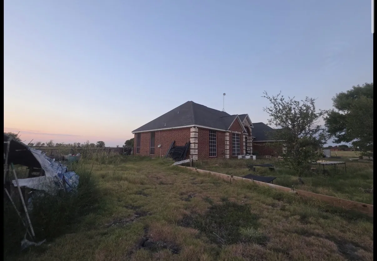 Single Family Residence For Sale in Kaufman County , 2727 W Ridgeview Circle, Kaufman, Texas 75142, 4 Bedroom, 3 Bathroom, 2 Garage spaces, 2,396 Sqft, built in 2002, mls#21369518, Real Estate Agent in Kaufman, Homes For Sale in Kaufman county, Homes For Sale in Kaufman, Realtor in Kaufman Texas, Real Estate Brokerage Independent Realty Texas, Luminita Cordes Realtor