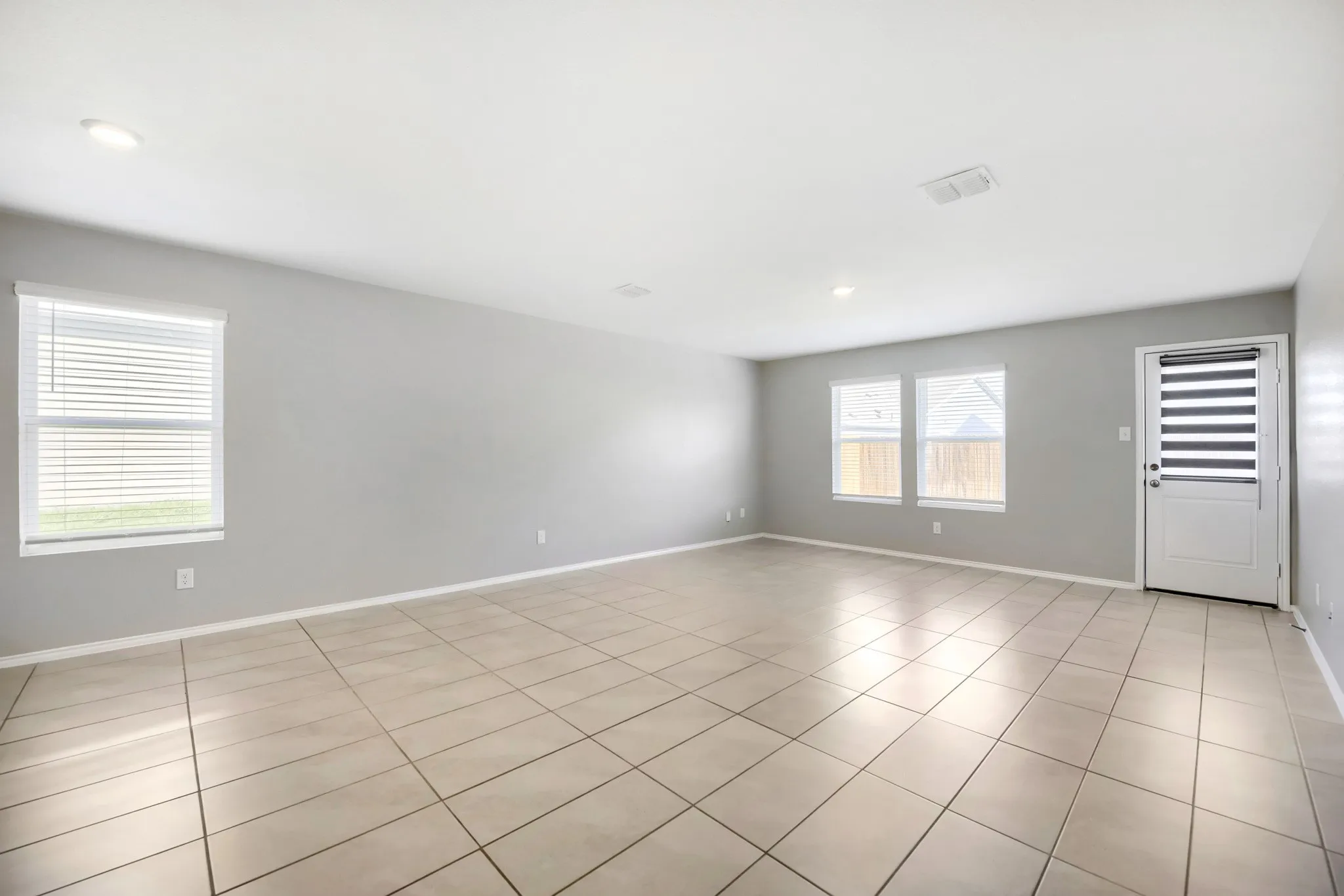 Single Family Residence For Sale in Tarrant County , 4052 Dublin Ridge Drive, Fort Worth, Texas 76036, 3 Bedroom, 2 Bathroom, 2 Garage spaces, 1,464 Sqft, built in 2023, mls#21364459, Real Estate Agent in Fort Worth, Homes For Sale in Tarrant county, Homes For Sale in Fort Worth, Realtor in Fort Worth Texas, Real Estate Brokerage Independent Realty Texas, Luminita Cordes Realtor