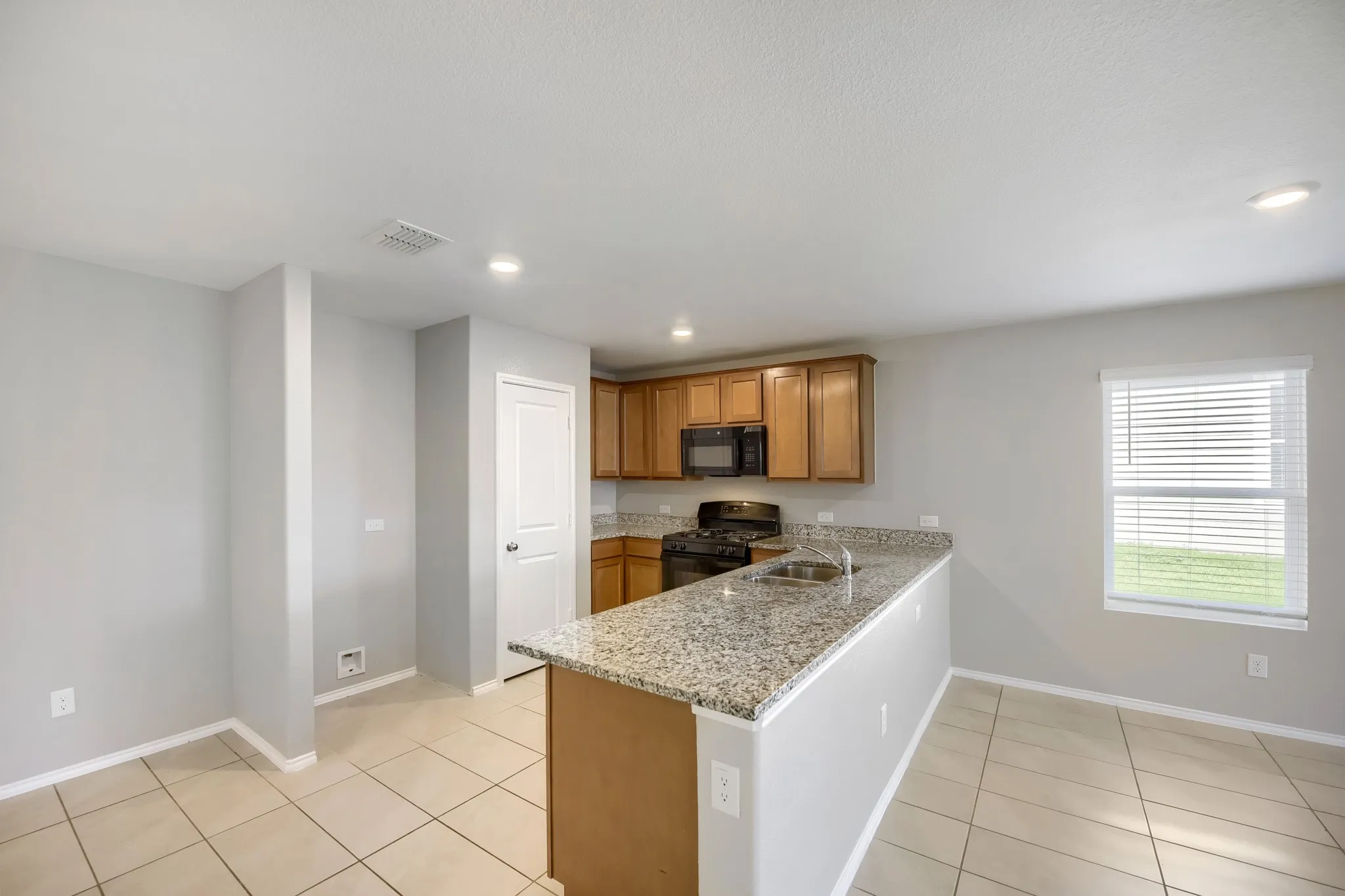 Single Family Residence For Sale in Tarrant County , 4052 Dublin Ridge Drive, Fort Worth, Texas 76036, 3 Bedroom, 2 Bathroom, 2 Garage spaces, 1,464 Sqft, built in 2023, mls#21364459, Real Estate Agent in Fort Worth, Homes For Sale in Tarrant county, Homes For Sale in Fort Worth, Realtor in Fort Worth Texas, Real Estate Brokerage Independent Realty Texas, Luminita Cordes Realtor
