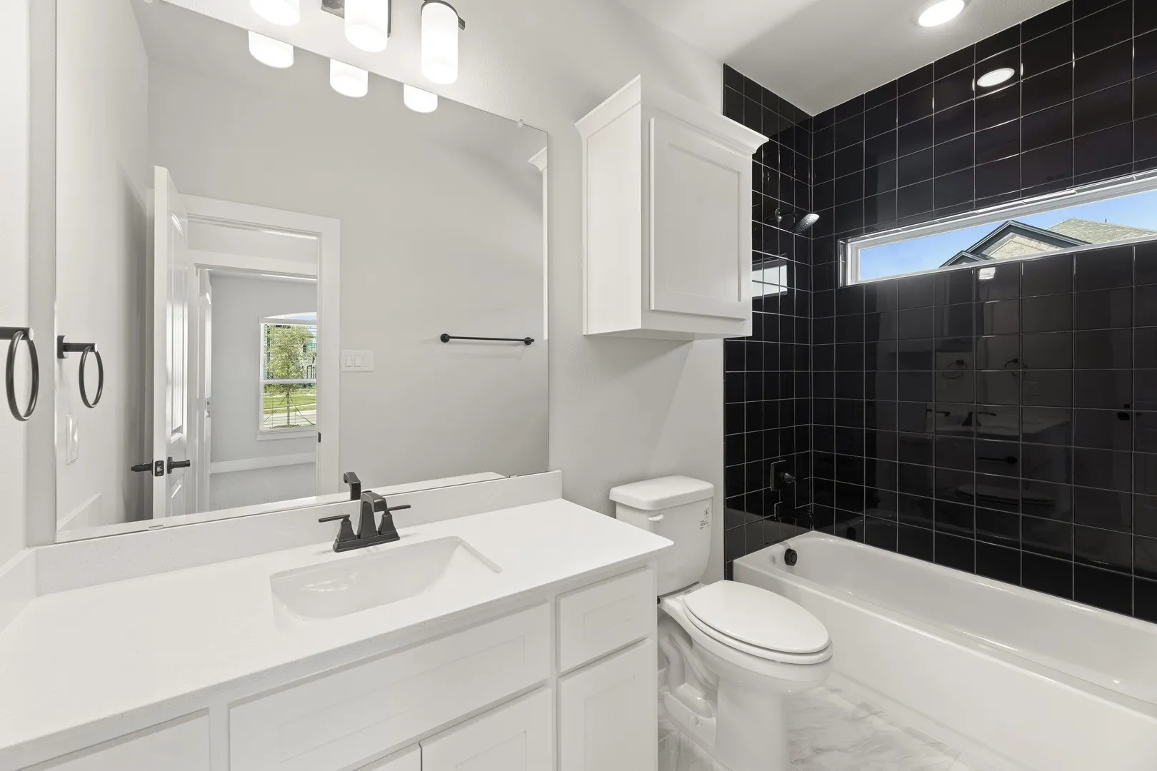 12. 8100 Caprock - 2ND Bath