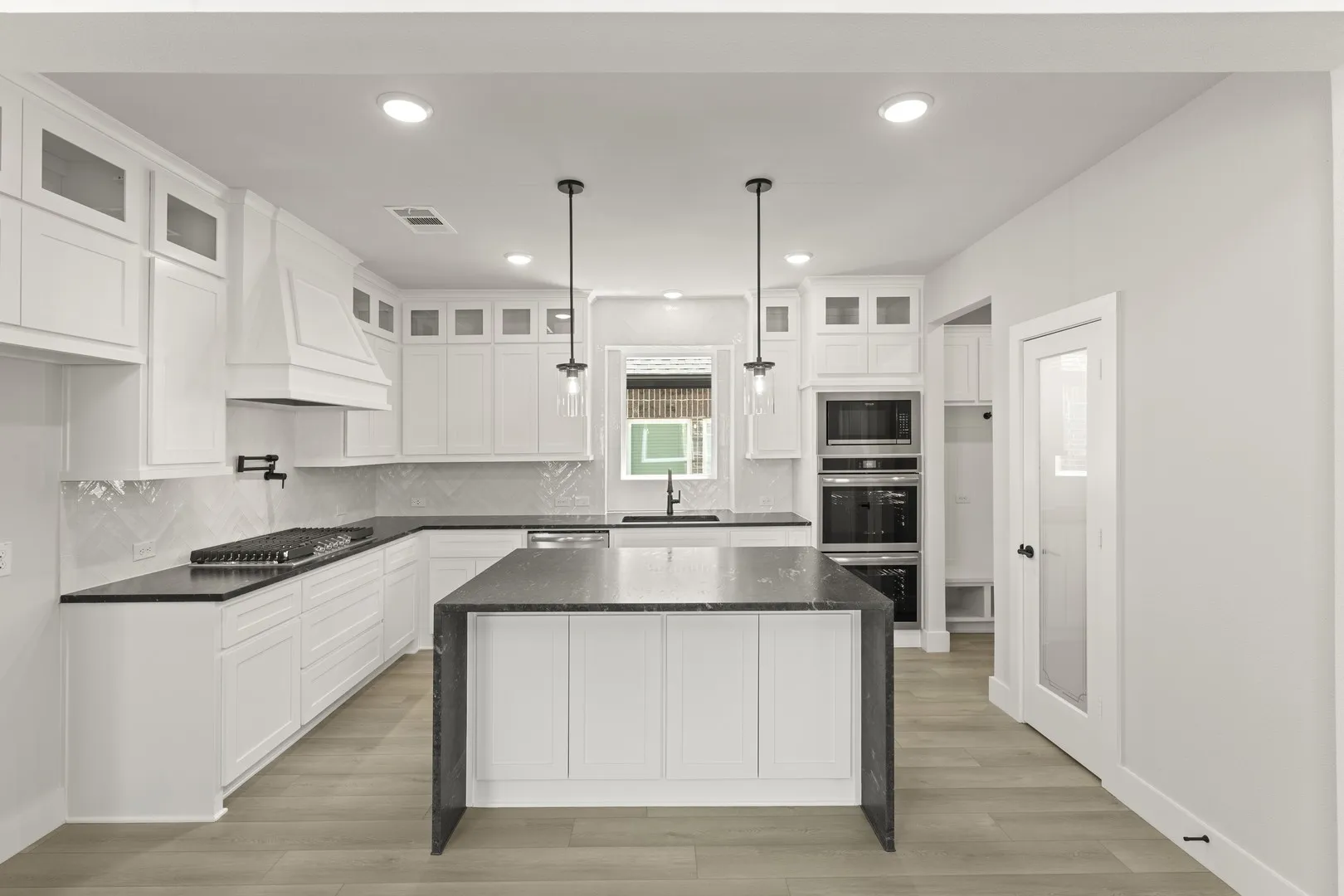 16. 8100 Caprock - Kitchen
