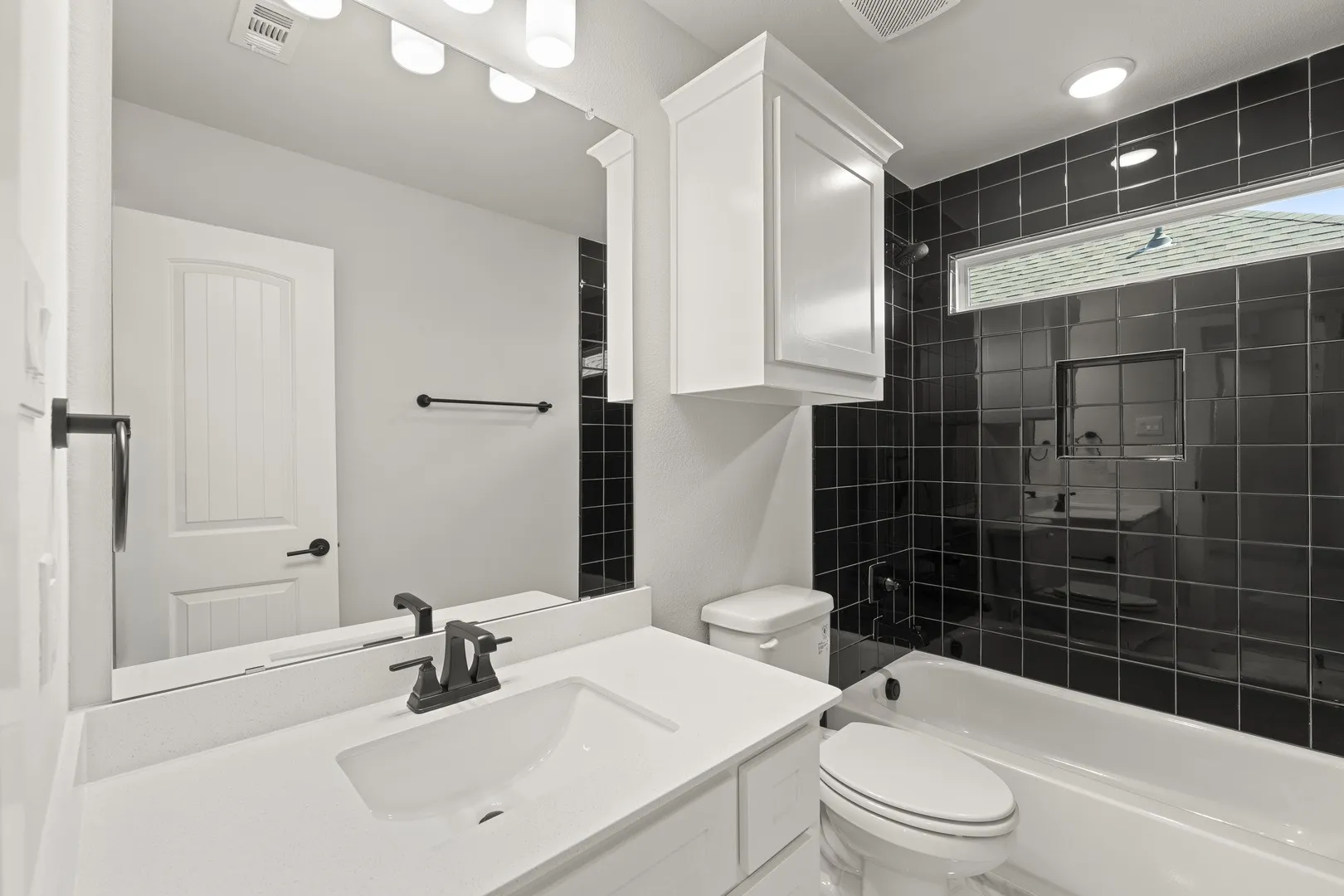 24. 8100 Caprock - 3RD Bath
