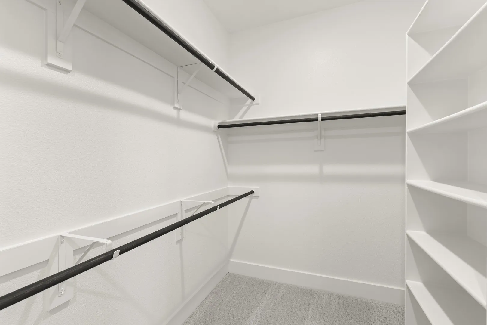 09. 8100 Caprock - Closet