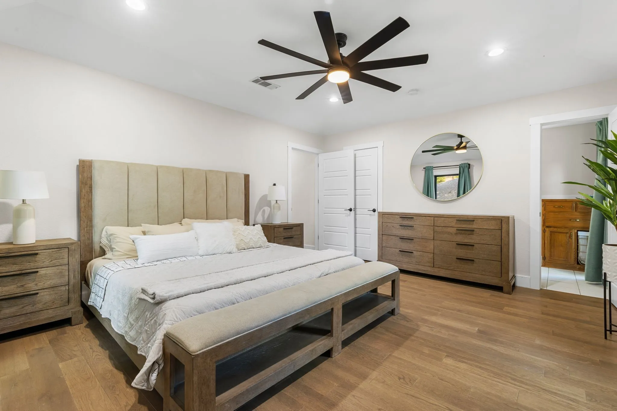 Single Family Residence For Sale in Tarrant County , 1100 Wayland Drive, Arlington, Texas 76012, 4 Bedroom, 3 Bathroom, 2 Garage spaces, 2,158 Sqft, built in 1976, mls#21369503, Real Estate Agent in Arlington, Homes For Sale in Tarrant county, Homes For Sale in Arlington, Realtor in Arlington Texas, Real Estate Brokerage Independent Realty Texas, Luminita Cordes Realtor