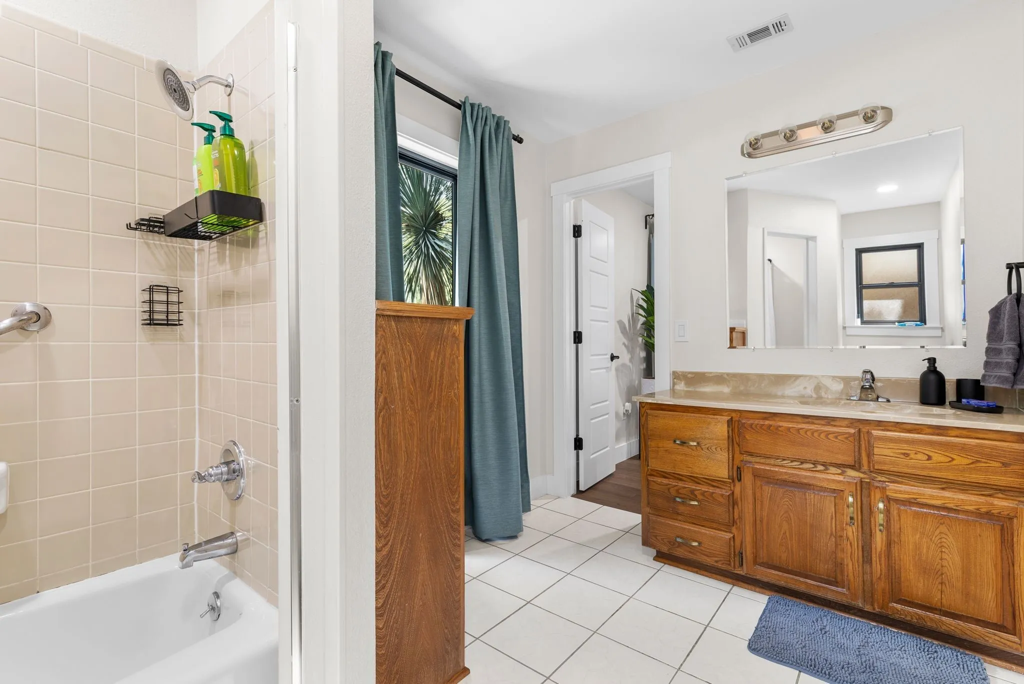 Single Family Residence For Sale in Tarrant County , 1100 Wayland Drive, Arlington, Texas 76012, 4 Bedroom, 3 Bathroom, 2 Garage spaces, 2,158 Sqft, built in 1976, mls#21369503, Real Estate Agent in Arlington, Homes For Sale in Tarrant county, Homes For Sale in Arlington, Realtor in Arlington Texas, Real Estate Brokerage Independent Realty Texas, Luminita Cordes Realtor