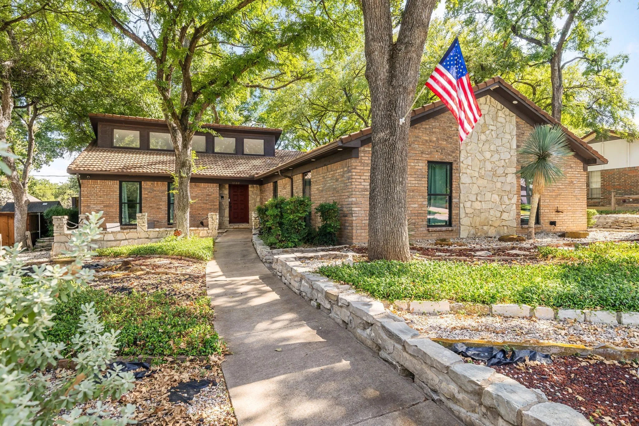 Single Family Residence For Sale in Tarrant County , 1100 Wayland Drive, Arlington, Texas 76012, 4 Bedroom, 3 Bathroom, 2 Garage spaces, 2,158 Sqft, built in 1976, mls#21369503, Real Estate Agent in Arlington, Homes For Sale in Tarrant county, Homes For Sale in Arlington, Realtor in Arlington Texas, Real Estate Brokerage Independent Realty Texas, Luminita Cordes Realtor