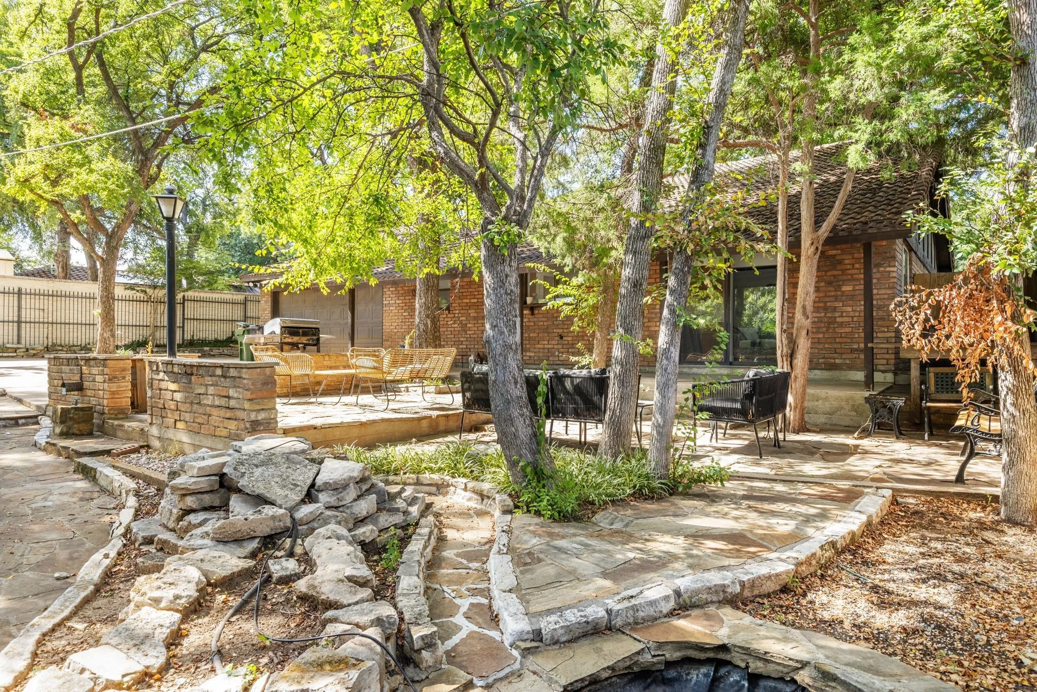 Single Family Residence For Sale in Tarrant County , 1100 Wayland Drive, Arlington, Texas 76012, 4 Bedroom, 3 Bathroom, 2 Garage spaces, 2,158 Sqft, built in 1976, mls#21369503, Real Estate Agent in Arlington, Homes For Sale in Tarrant county, Homes For Sale in Arlington, Realtor in Arlington Texas, Real Estate Brokerage Independent Realty Texas, Luminita Cordes Realtor