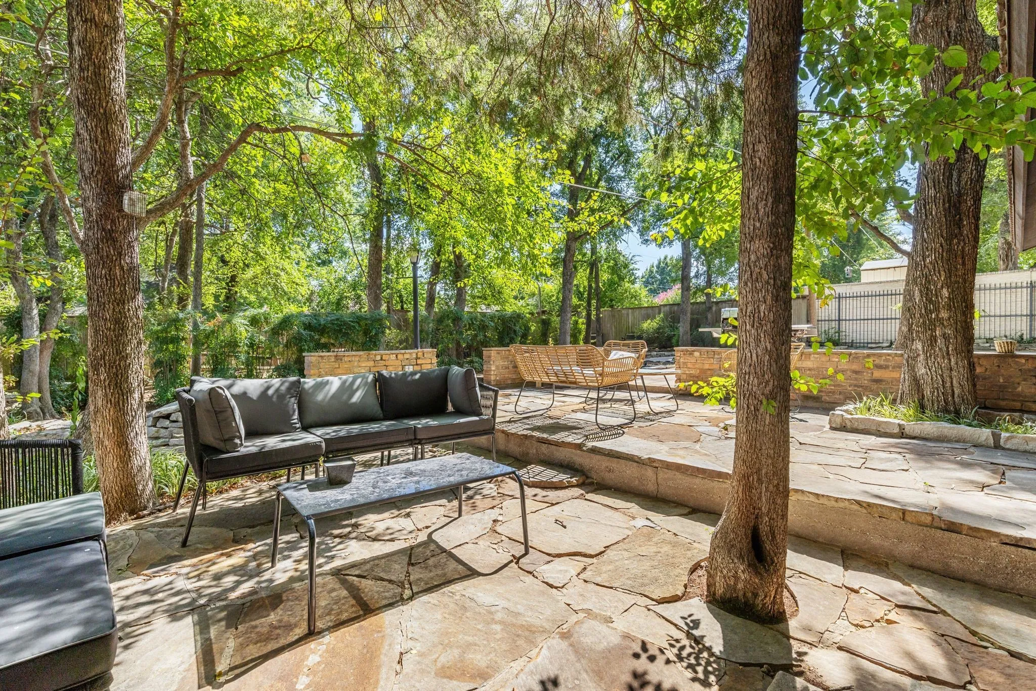 Single Family Residence For Sale in Tarrant County , 1100 Wayland Drive, Arlington, Texas 76012, 4 Bedroom, 3 Bathroom, 2 Garage spaces, 2,158 Sqft, built in 1976, mls#21369503, Real Estate Agent in Arlington, Homes For Sale in Tarrant county, Homes For Sale in Arlington, Realtor in Arlington Texas, Real Estate Brokerage Independent Realty Texas, Luminita Cordes Realtor
