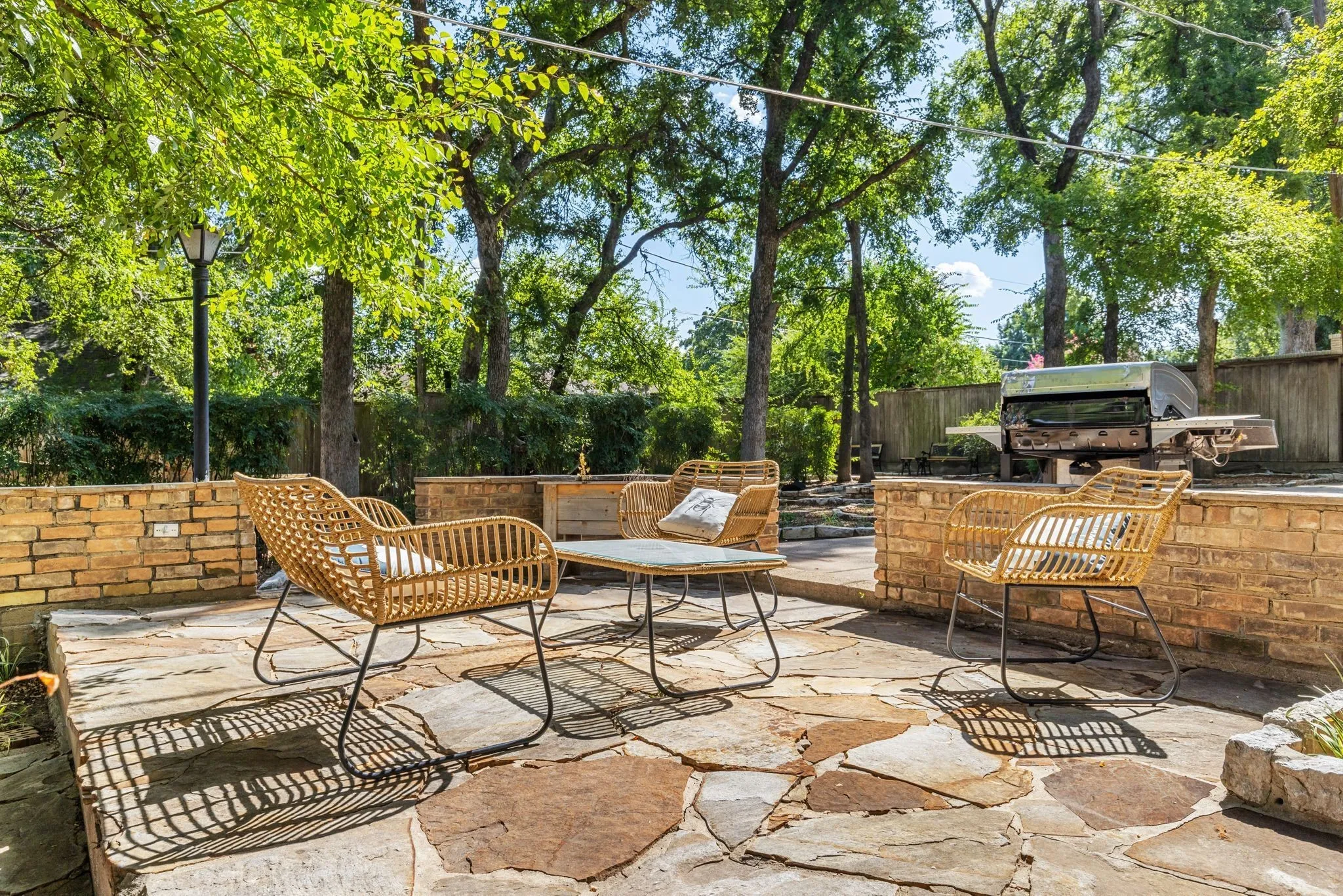 Single Family Residence For Sale in Tarrant County , 1100 Wayland Drive, Arlington, Texas 76012, 4 Bedroom, 3 Bathroom, 2 Garage spaces, 2,158 Sqft, built in 1976, mls#21369503, Real Estate Agent in Arlington, Homes For Sale in Tarrant county, Homes For Sale in Arlington, Realtor in Arlington Texas, Real Estate Brokerage Independent Realty Texas, Luminita Cordes Realtor