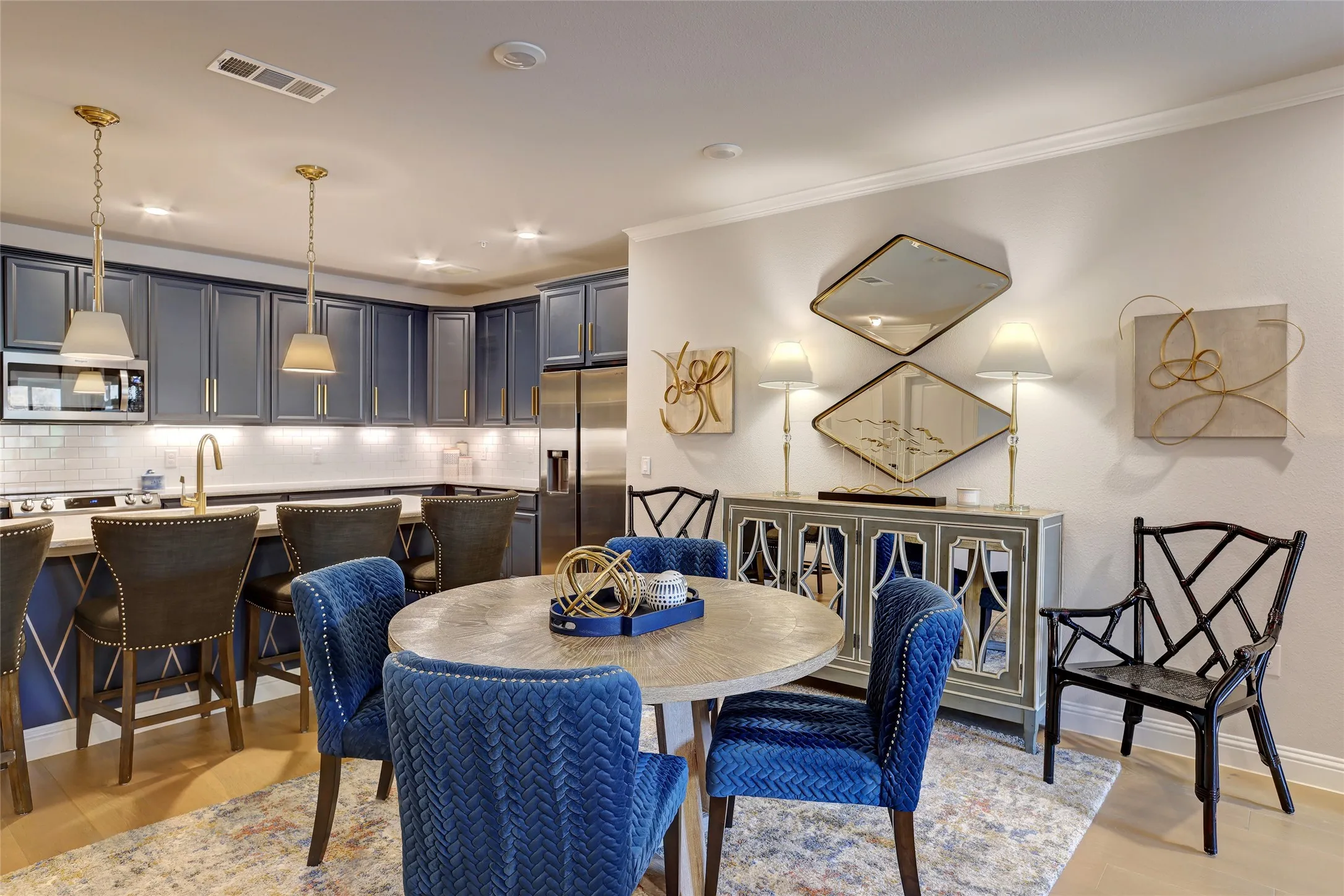 Eat at the breakfast bar or entertain ... space for every possibility